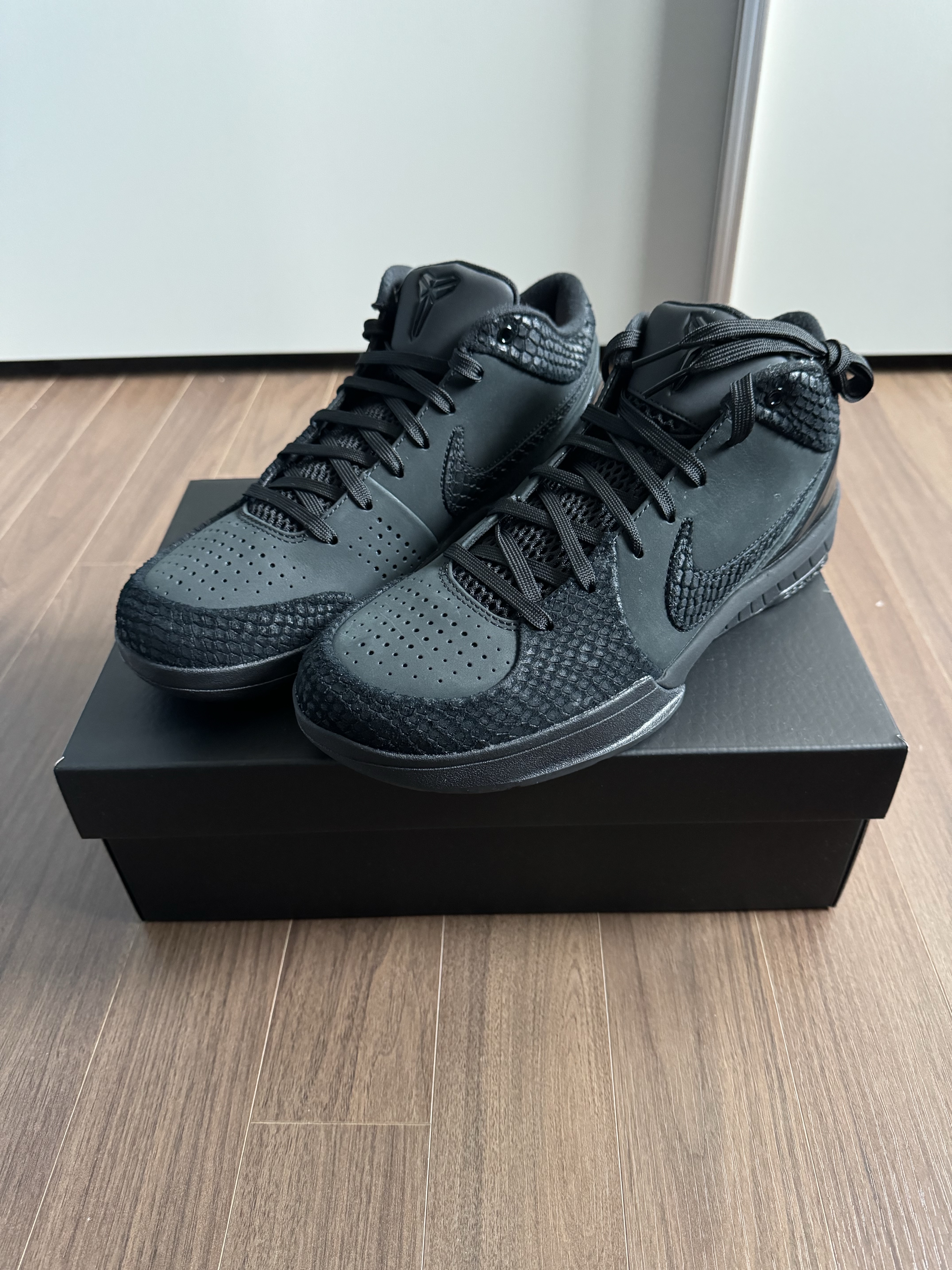 Nike Kobe 4 Protro Black University Gold 착용 스타일