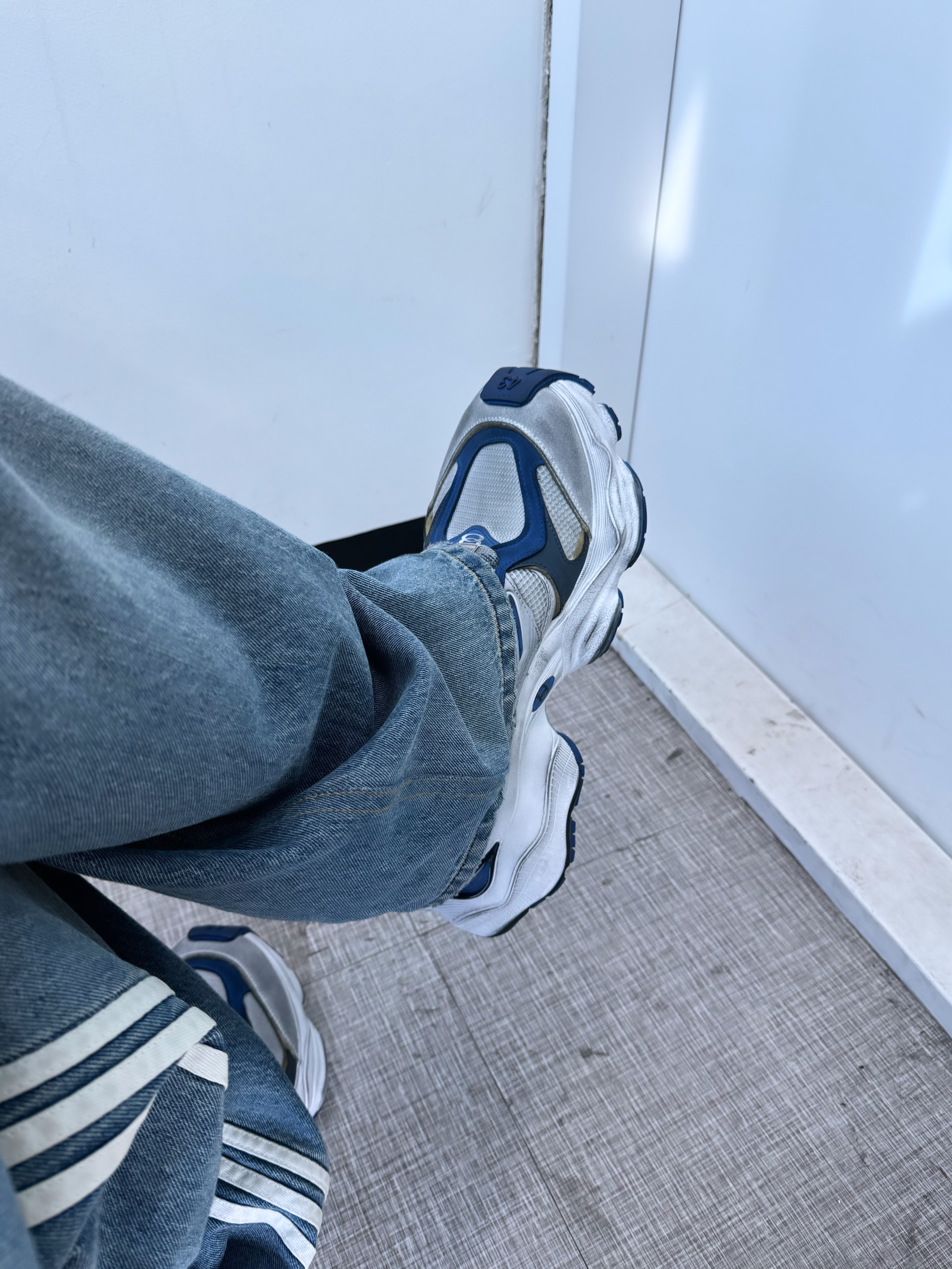 Jordan 1 x Travis Scott x Fragment Retro Low OG SP Military Blue, Balenciaga Cargo Sneakers Grey White Blue 착용 스타일 - 5