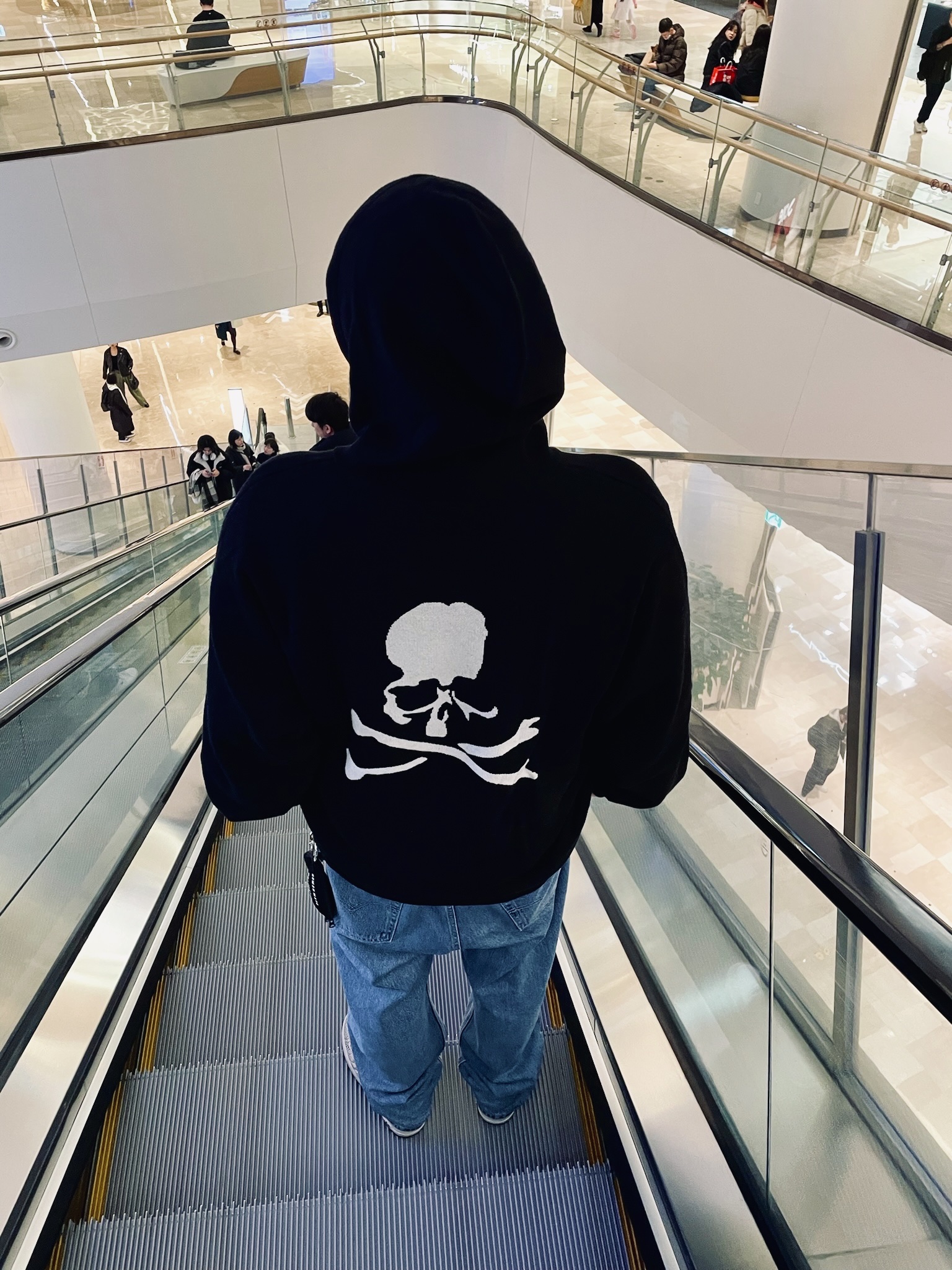 Vans Vault x Mastermind World Zip Hoodie Black, Human Made Military Card Case Black 착용 스타일