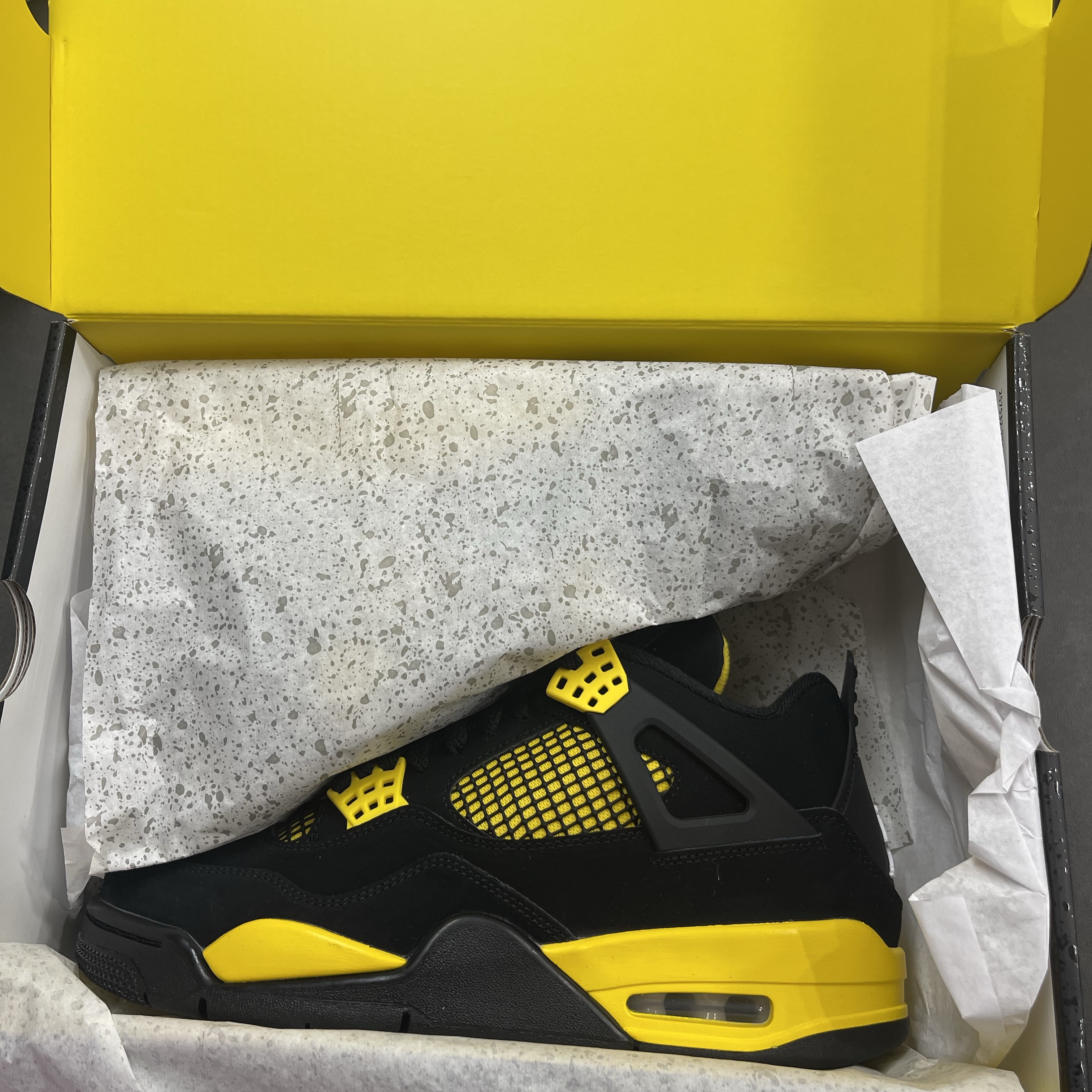 Jordan 4 Retro Thunder 2023 착용 스타일