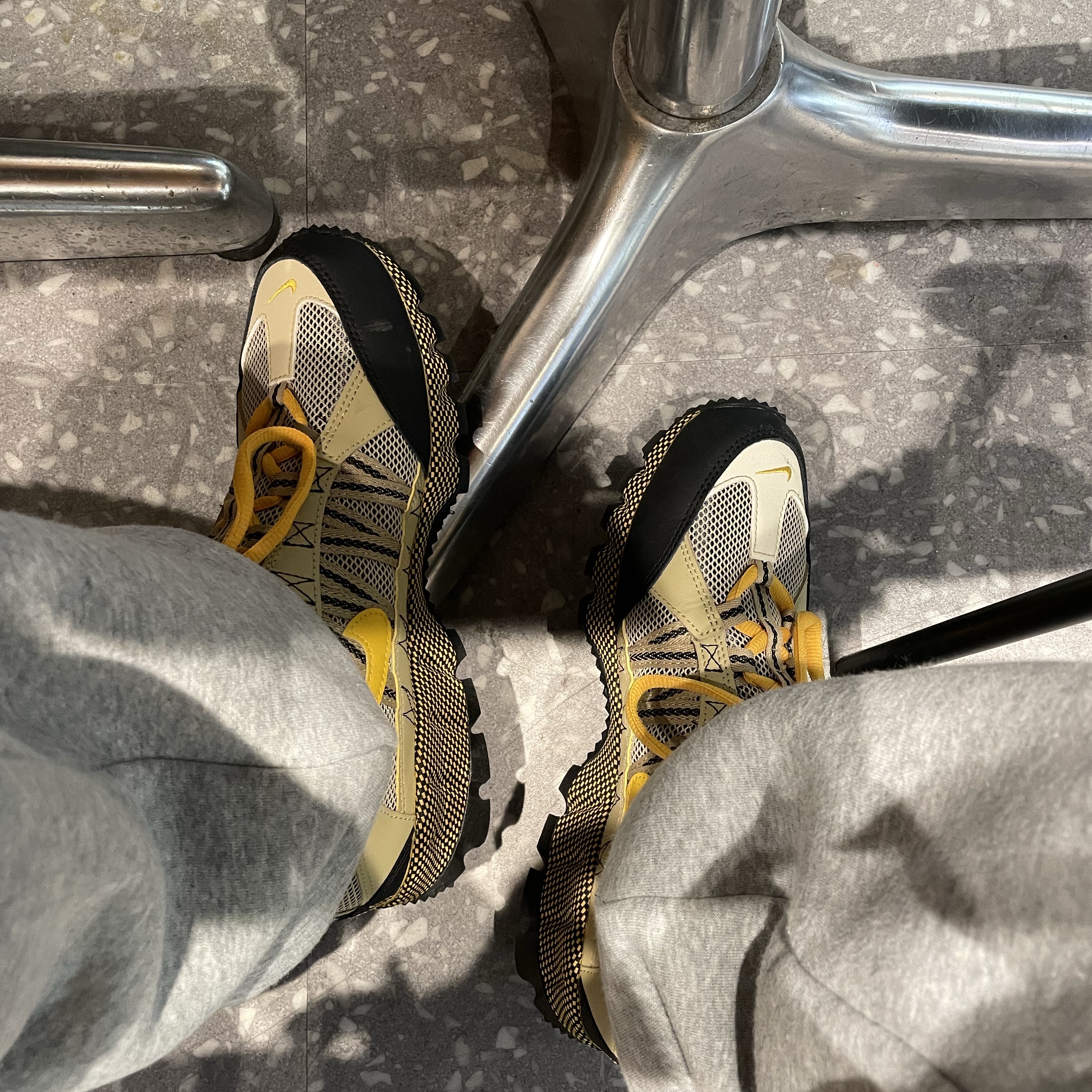 Nike Air Humara Wheat Grass 착용 스타일