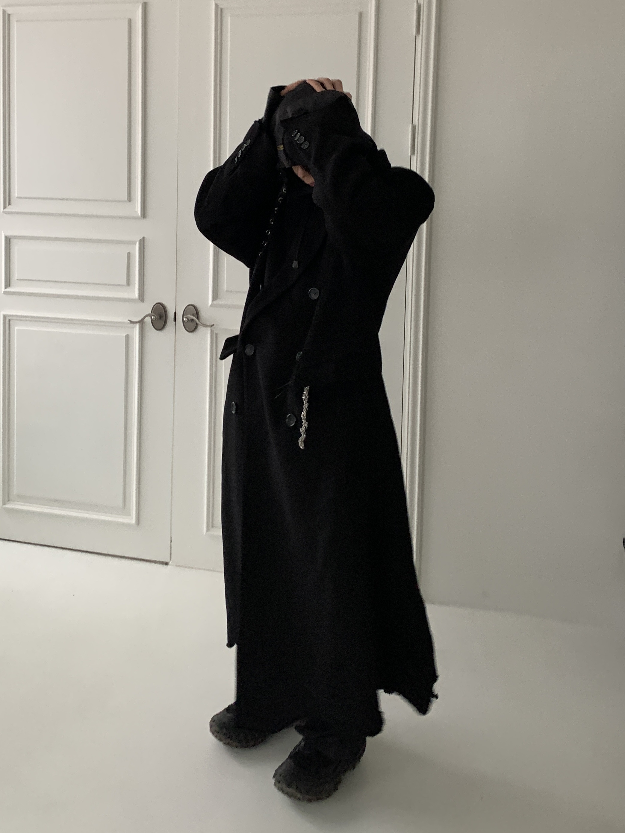 Balenciaga Defender Sneakers Black, Civision by CSC Funmix Trench Coat Black 착용 스타일 - 1