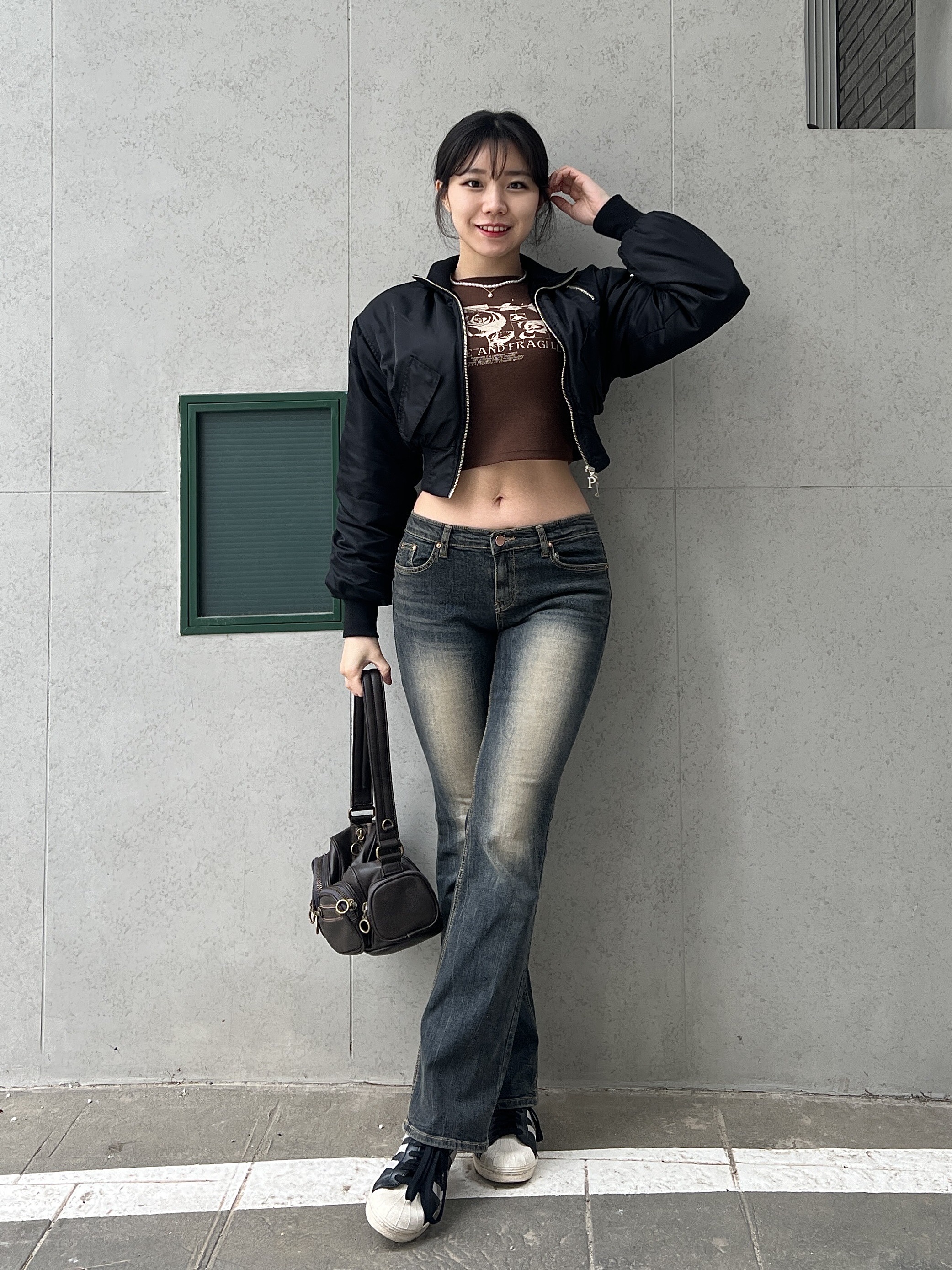 Zara Pocket Sholuder Bag Brown, Adidas Superstar 82 FI Core Black 착용 스타일 - 1