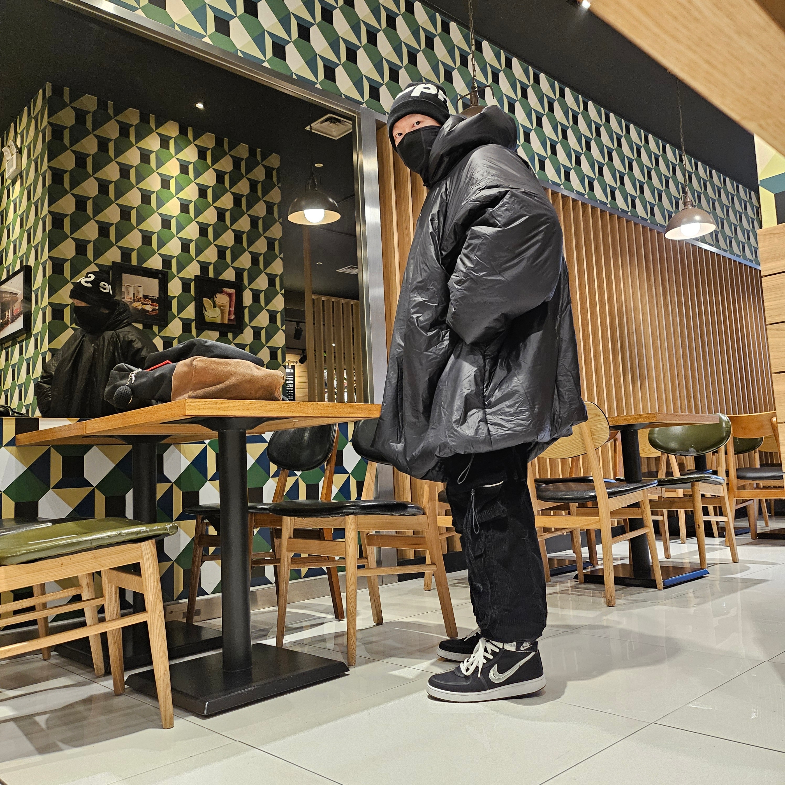 Yeezy Gap Engineered By Balenciaga T-Cut Puffer Parka Black, Nike x Stussy Vandal High Black 착용 스타일 - 2