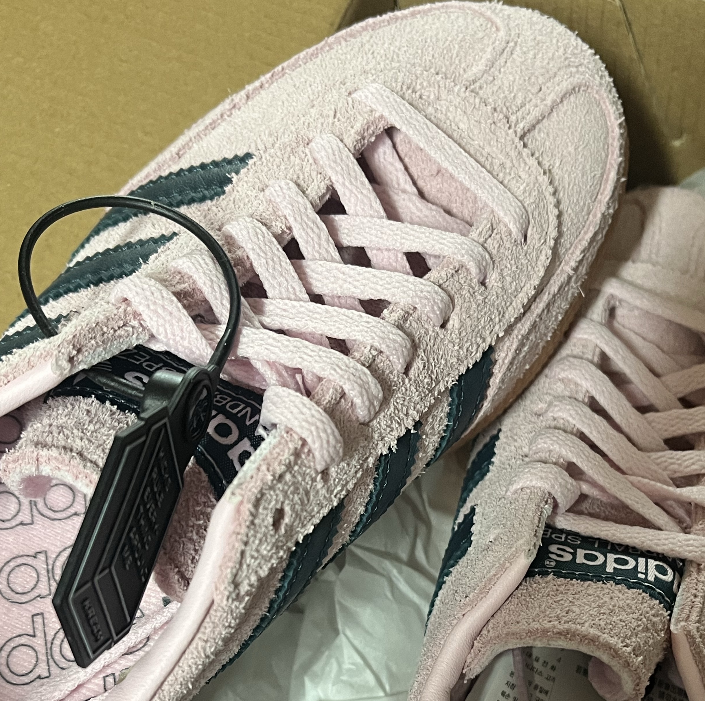 (W) Adidas Spezial Handball Clear Pink 착용 스타일