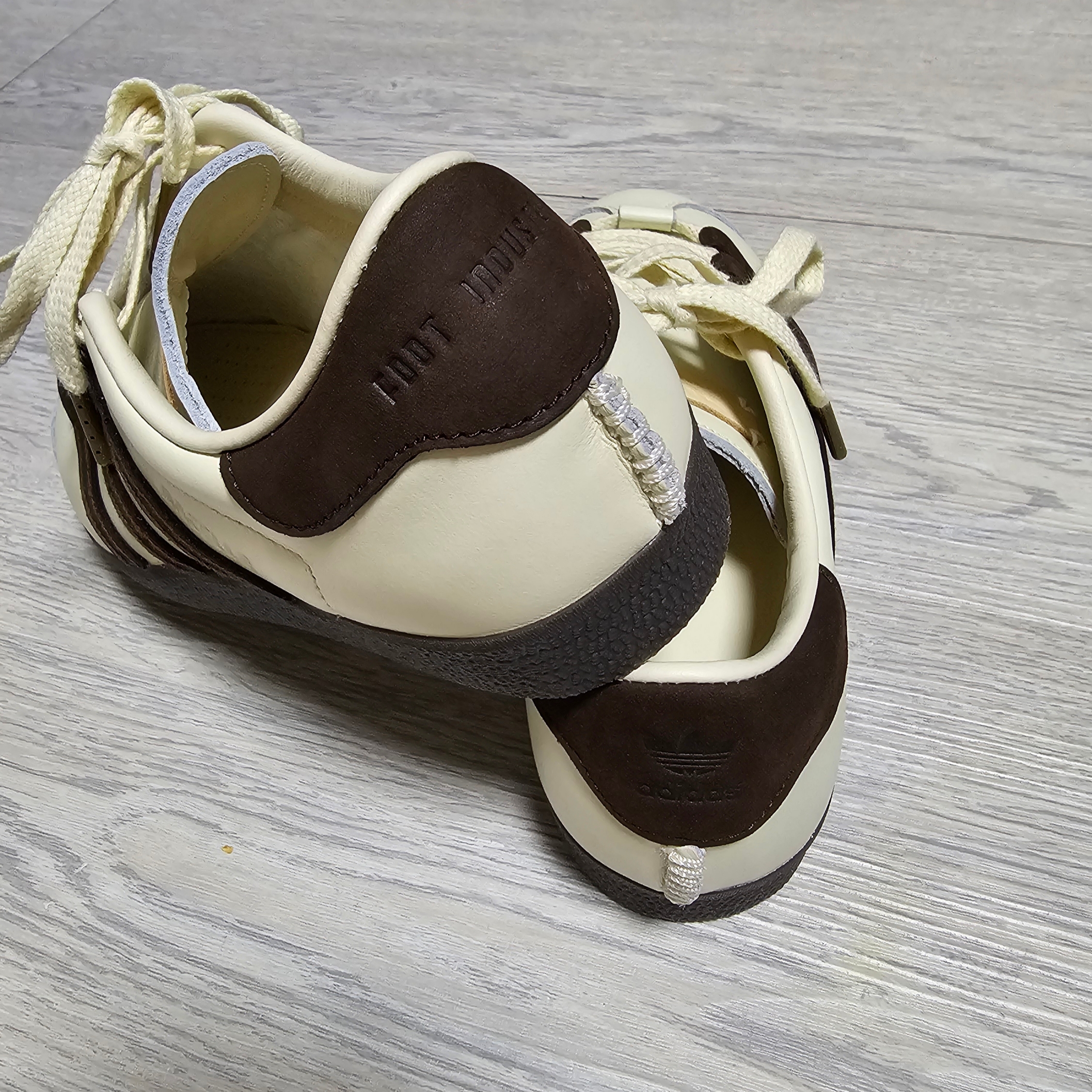 Adidas x Foot Industry Gazelle Cream White Dark Brown 착용 스타일 - 2