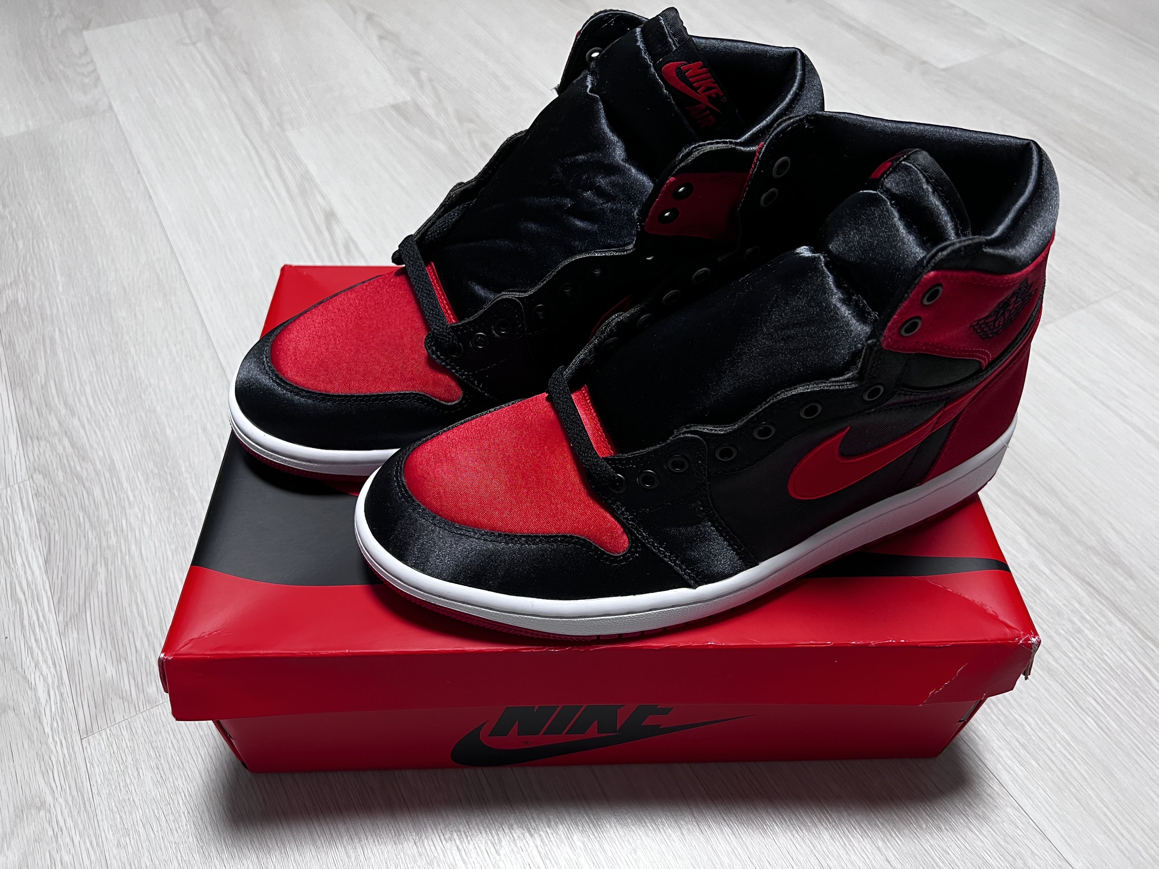 (W) Jordan 1 Retro High OG Satin Bred 착용 스타일
