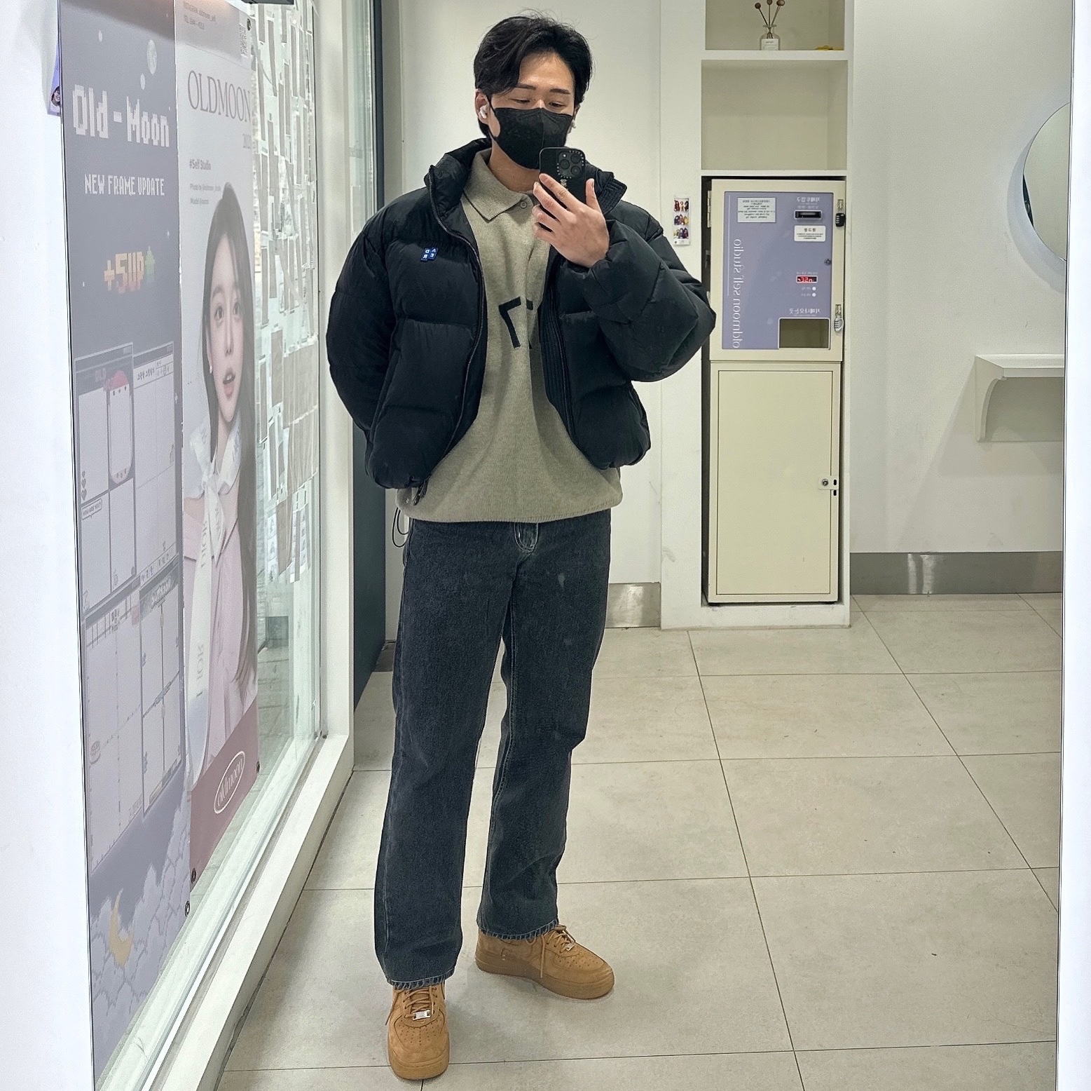 Nike x Supreme Air Force 1 Low Flax, Ader Error Sig; TRS/BL Tag Puffer Jacket 01 Noir 착용 스타일