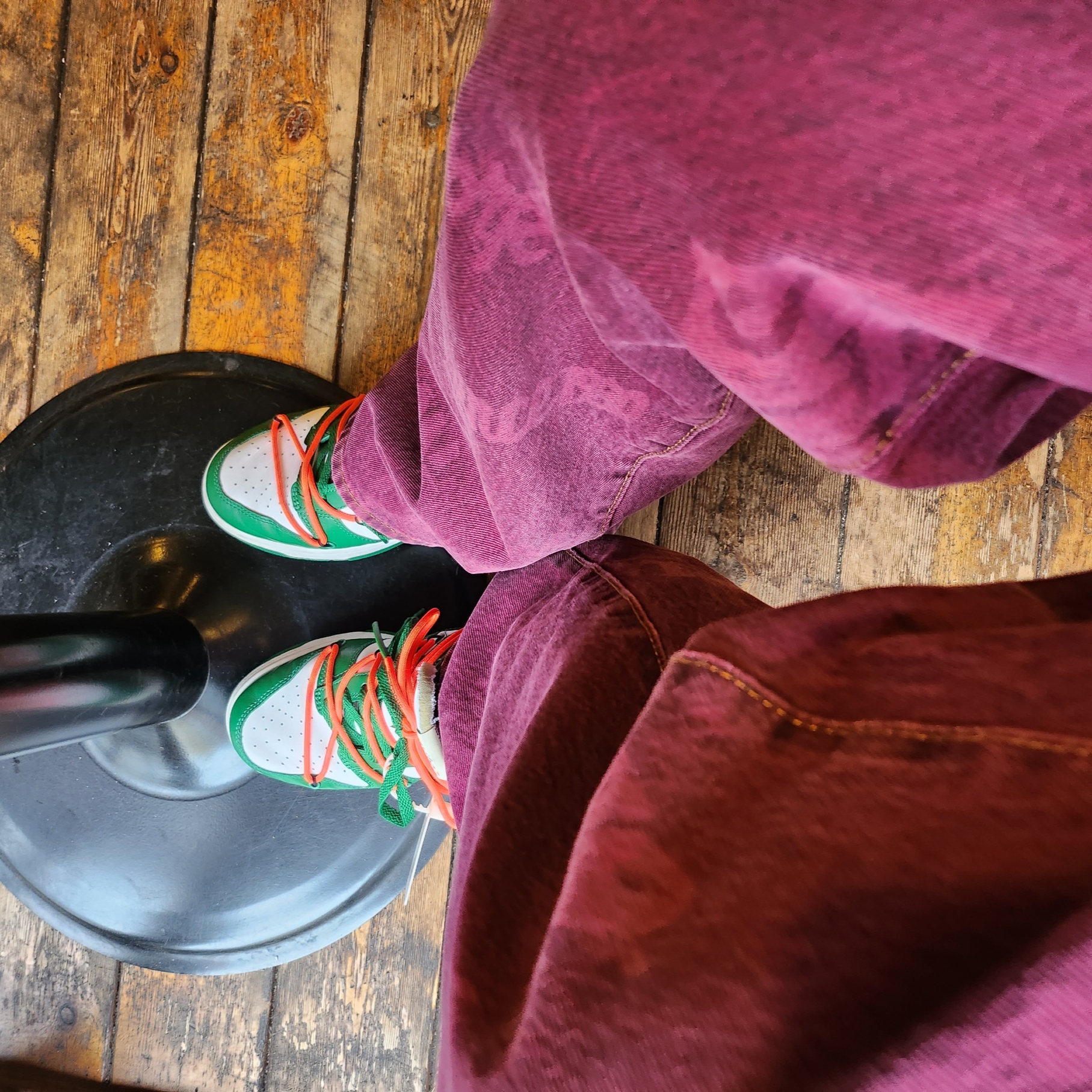 Nike x Off-White Dunk Low Pine Green, Stussy Worldwide Big OL' Jeans Fuchsia 착용 스타일 - 2