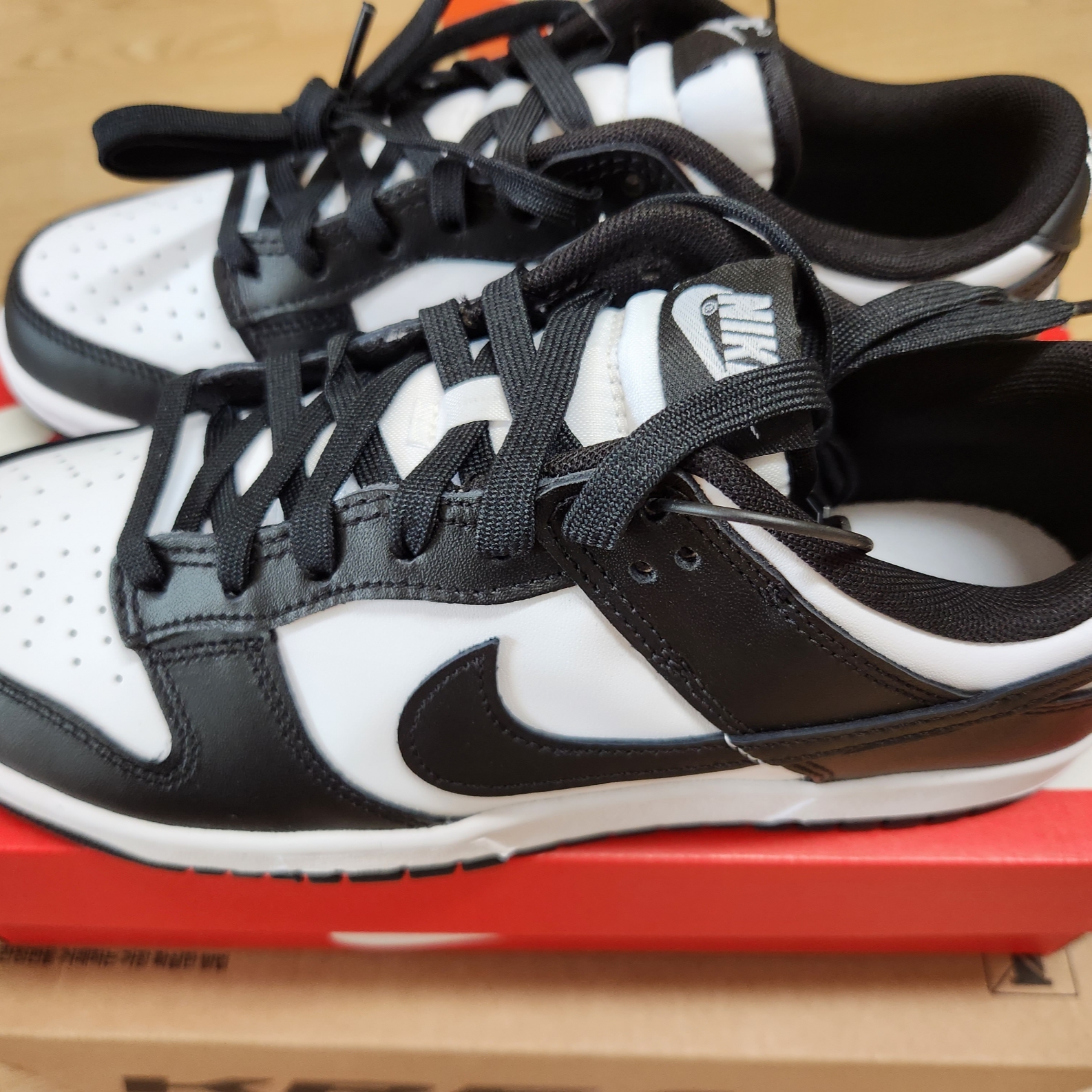 Nike Dunk Low Retro Black 착용 스타일 - 2