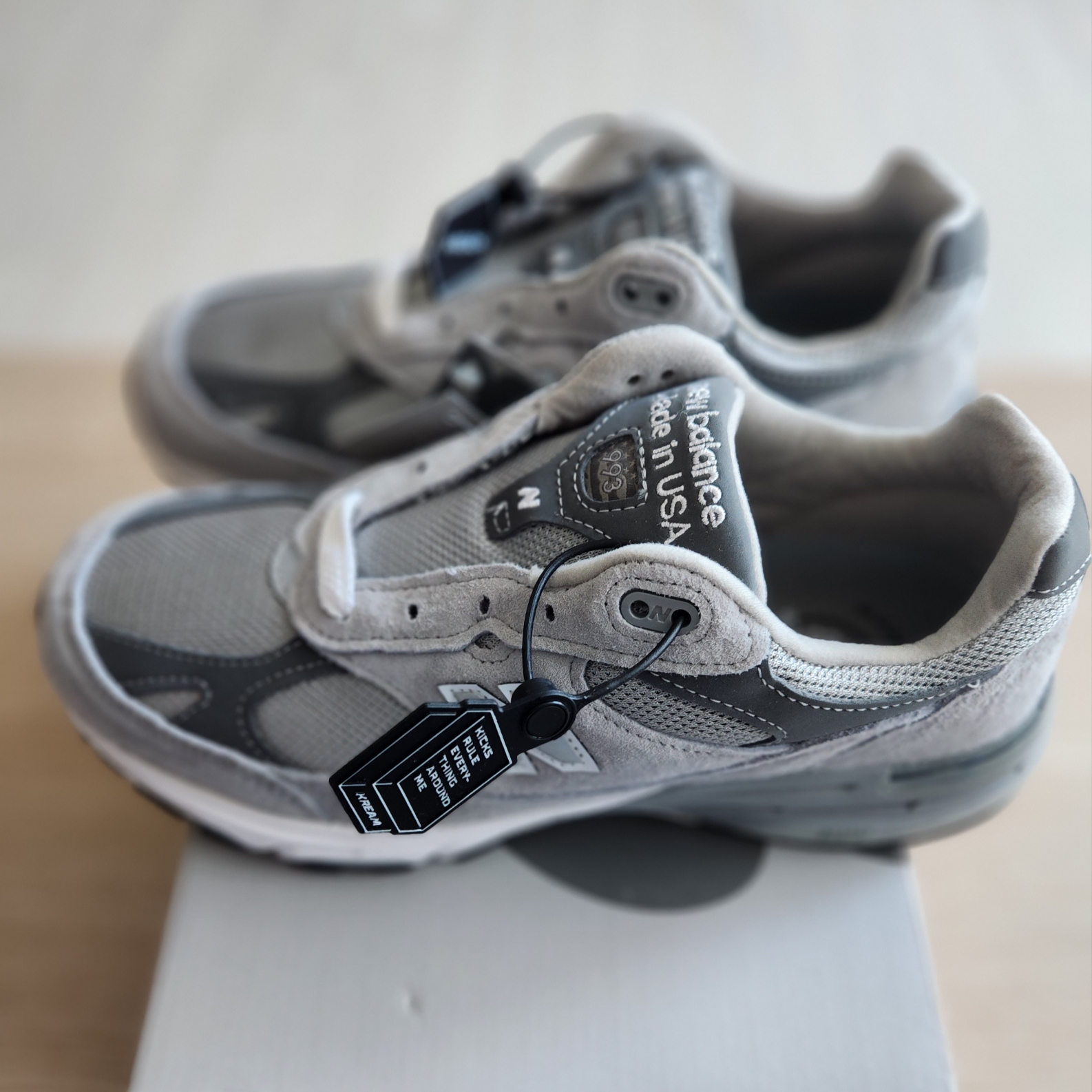 (W) New Balance 993 Made in USA Grey - D Wide 착용 스타일