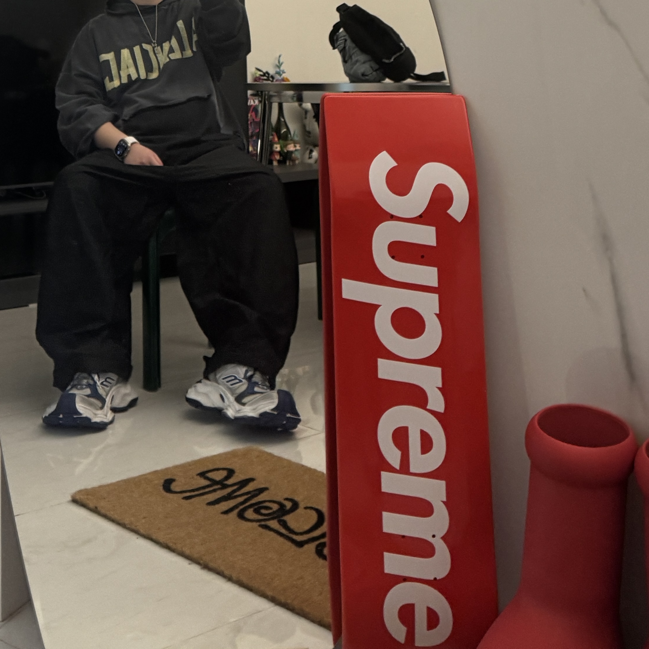 Balenciaga Cargo Sneakers Grey White Blue, Supreme Uncut Box Logo Skateboard Deck Red - 22SS 착용 스타일