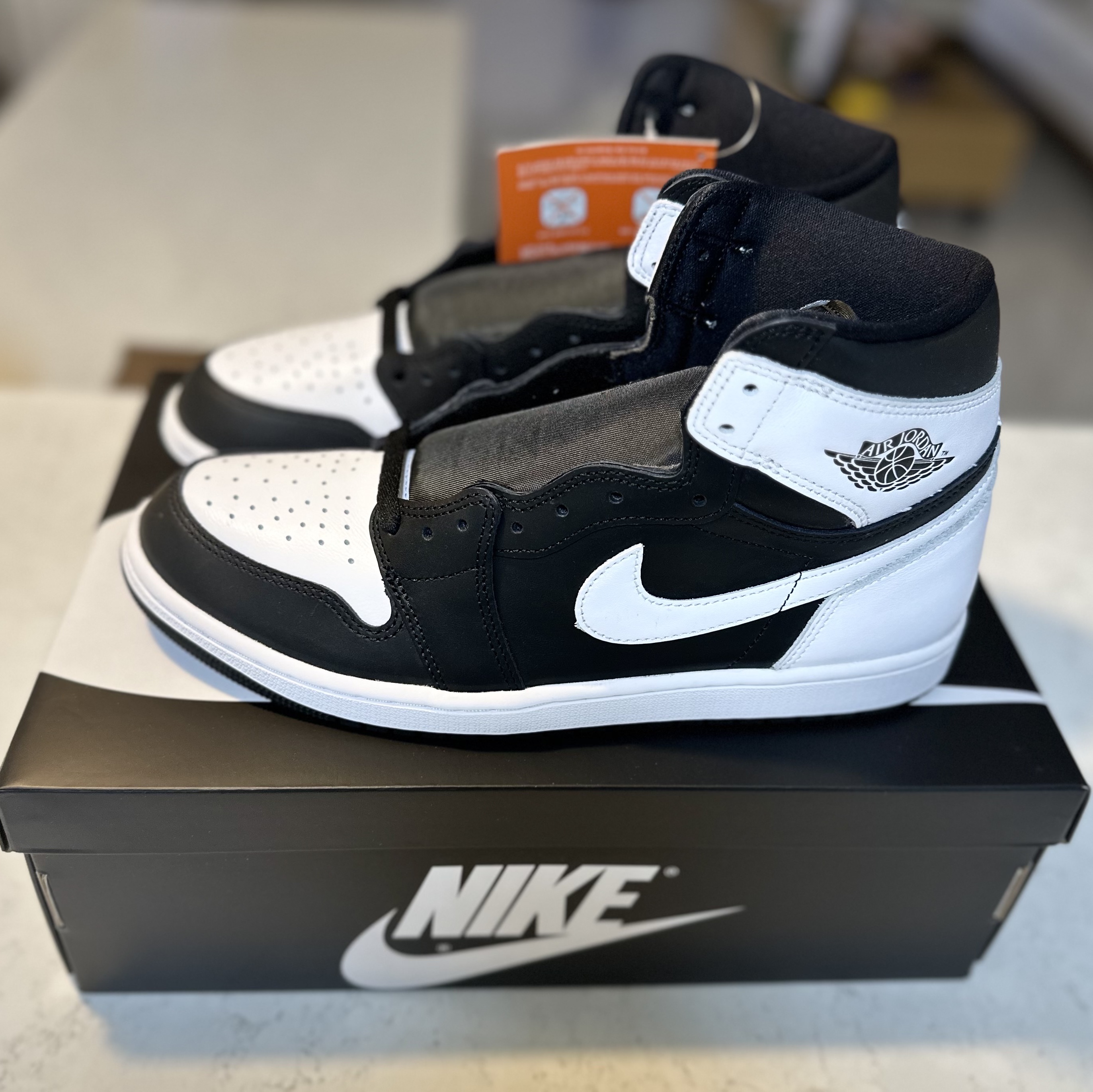 Jordan 1 Retro High OG Black White 착용 스타일 - 4