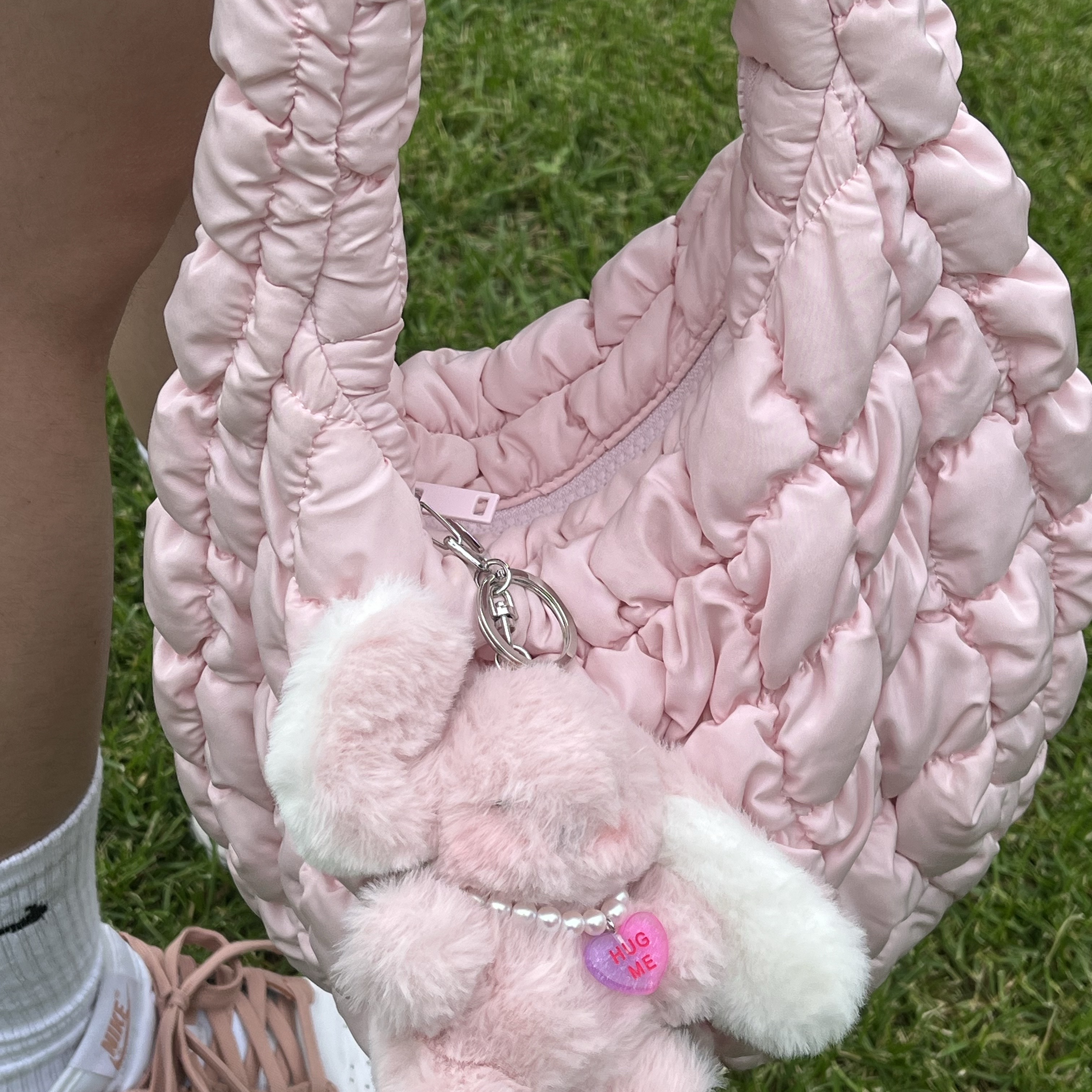 (W) Nike Dunk Low Rose Whisper, COS Quilted Mini Bag Pink 착용 스타일