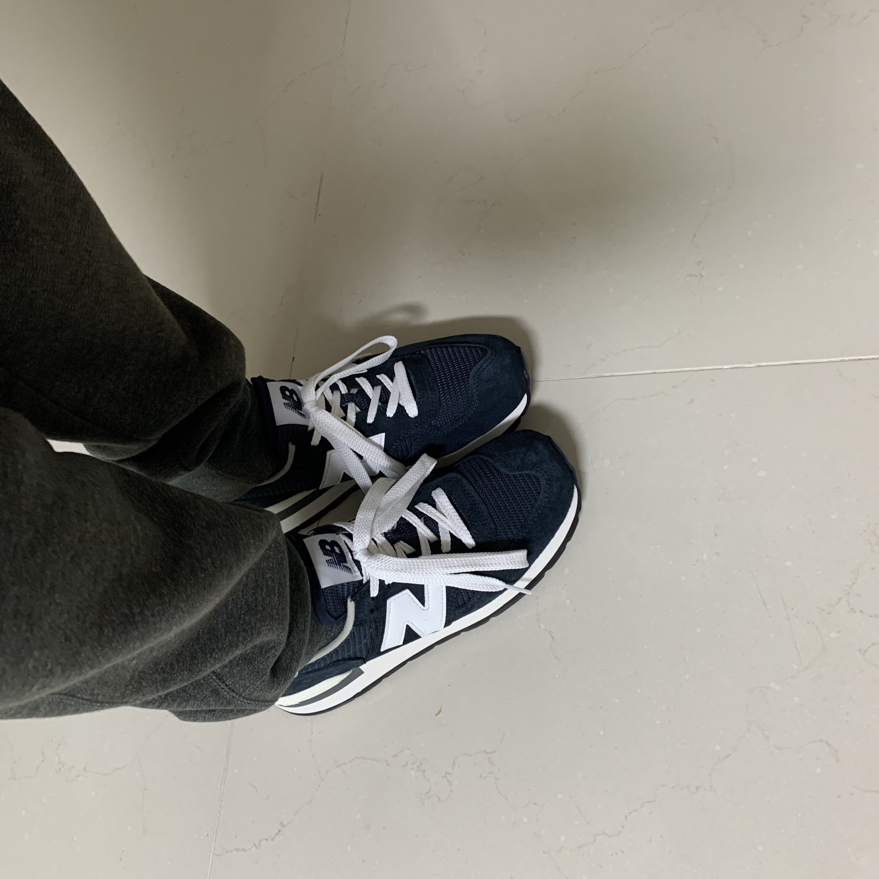 New Balance 990v1 Made in USA Navy 착용 스타일 - 2