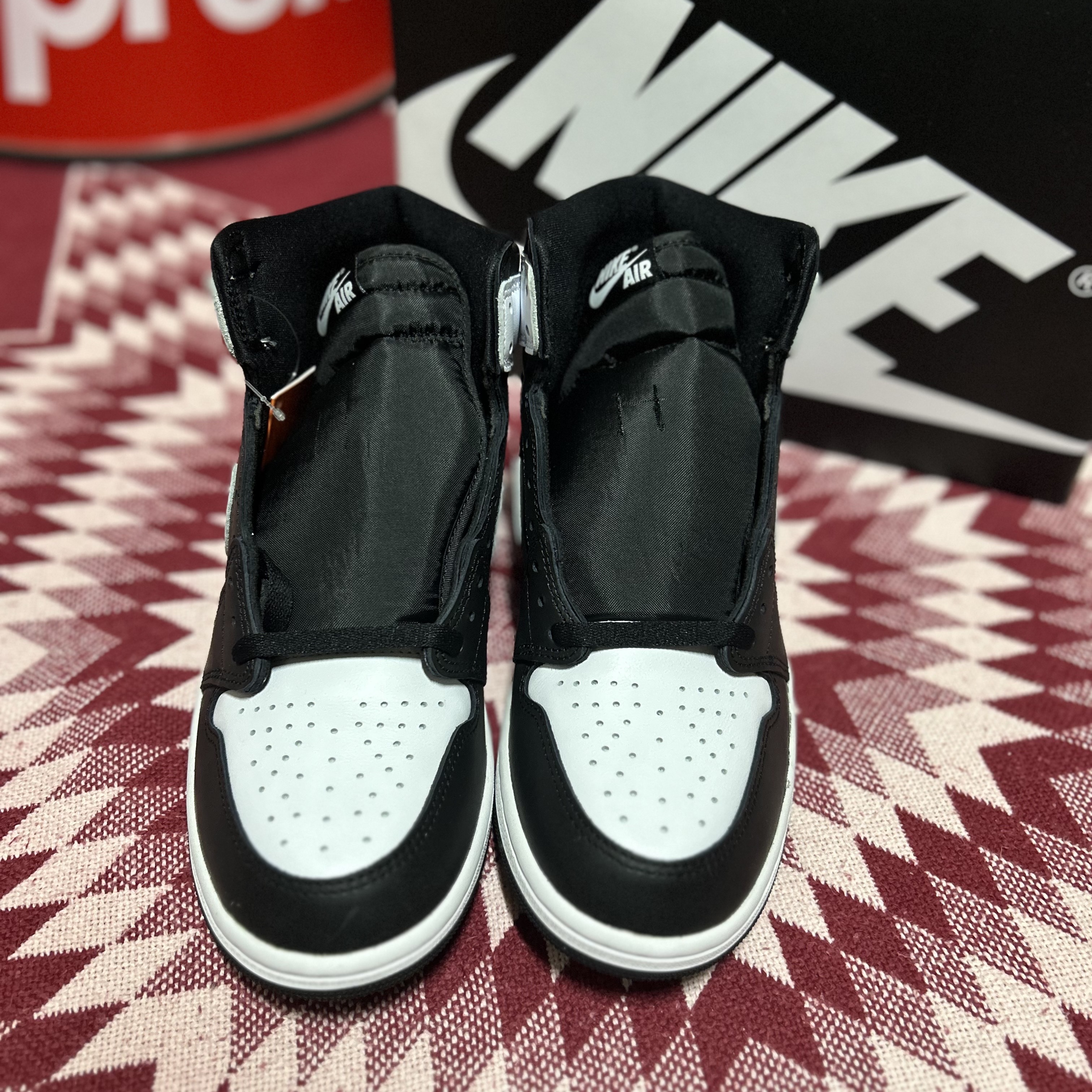 Jordan 1 Retro High OG Black White 착용 스타일 - 2