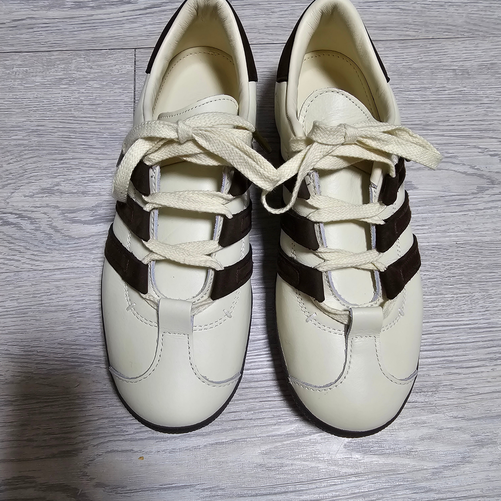 Adidas x Foot Industry Gazelle Cream White Dark Brown 착용 스타일 - 1