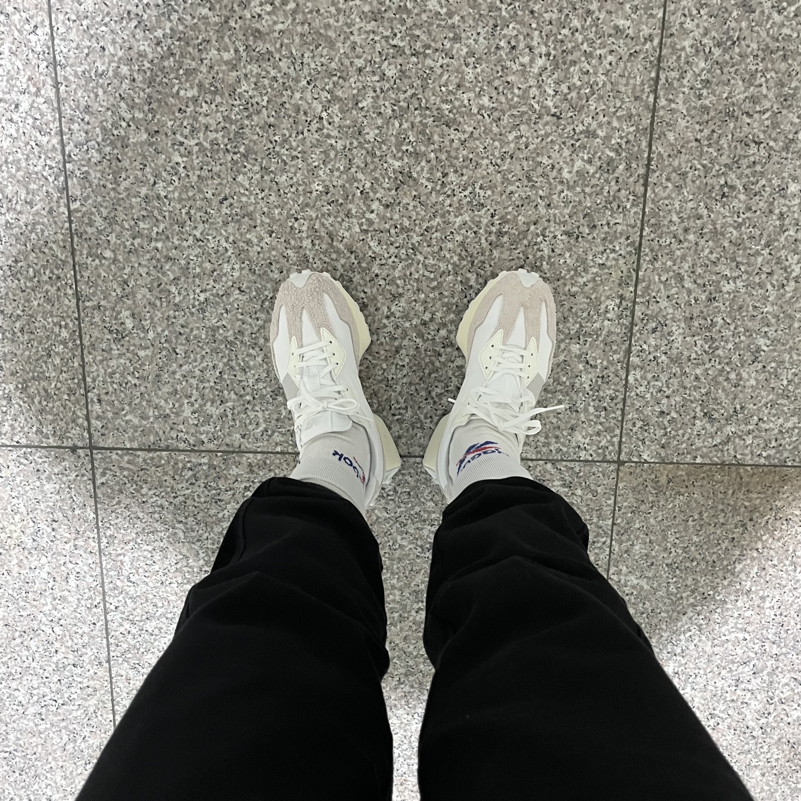 (W) New Balance 327 White Moonbeam 착용 스타일