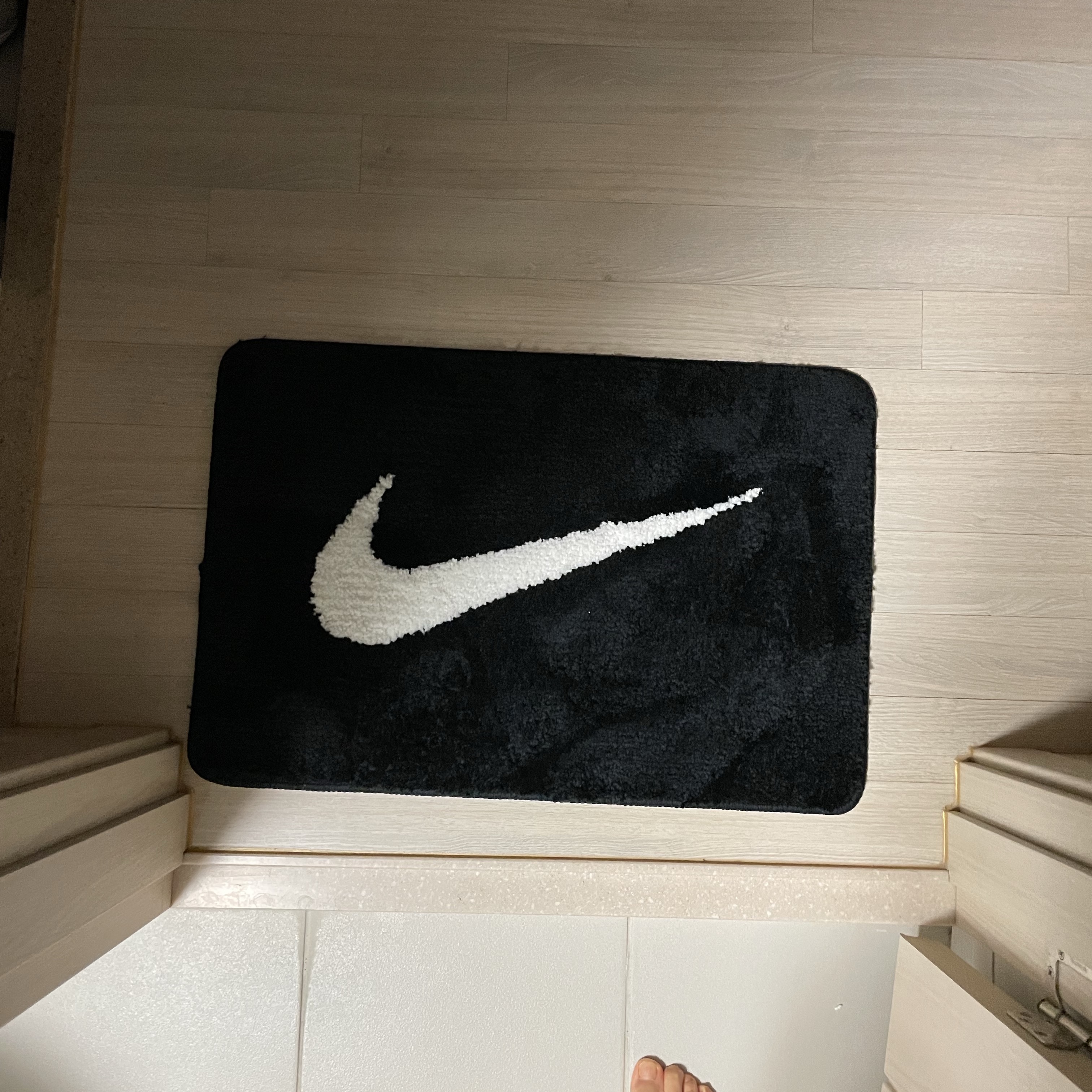 Nike Swoosh Rug Black White 착용 스타일