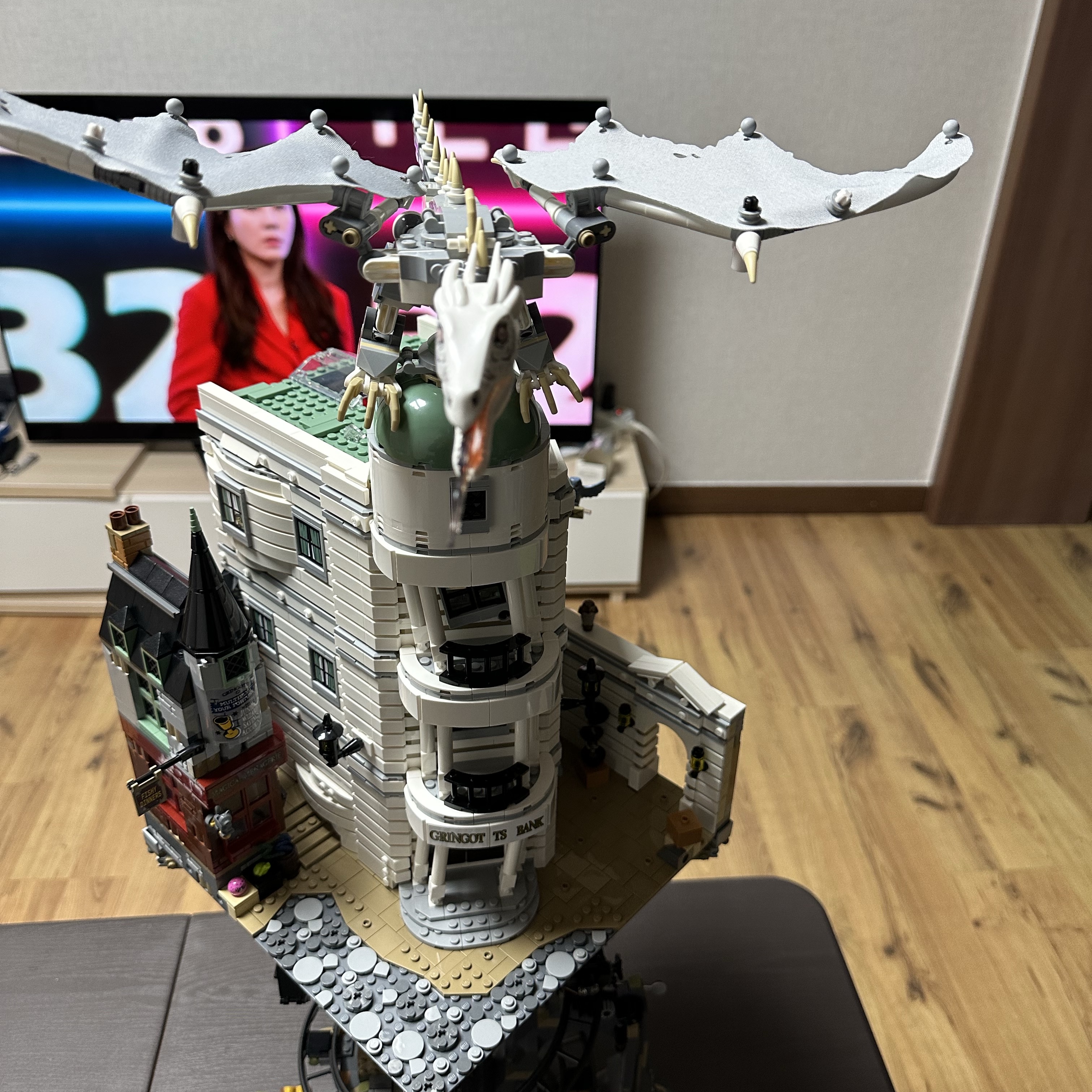 Lego Harry Potter Gringotts Wizarding Bank - Collectors' Edition 착용 스타일 - 2