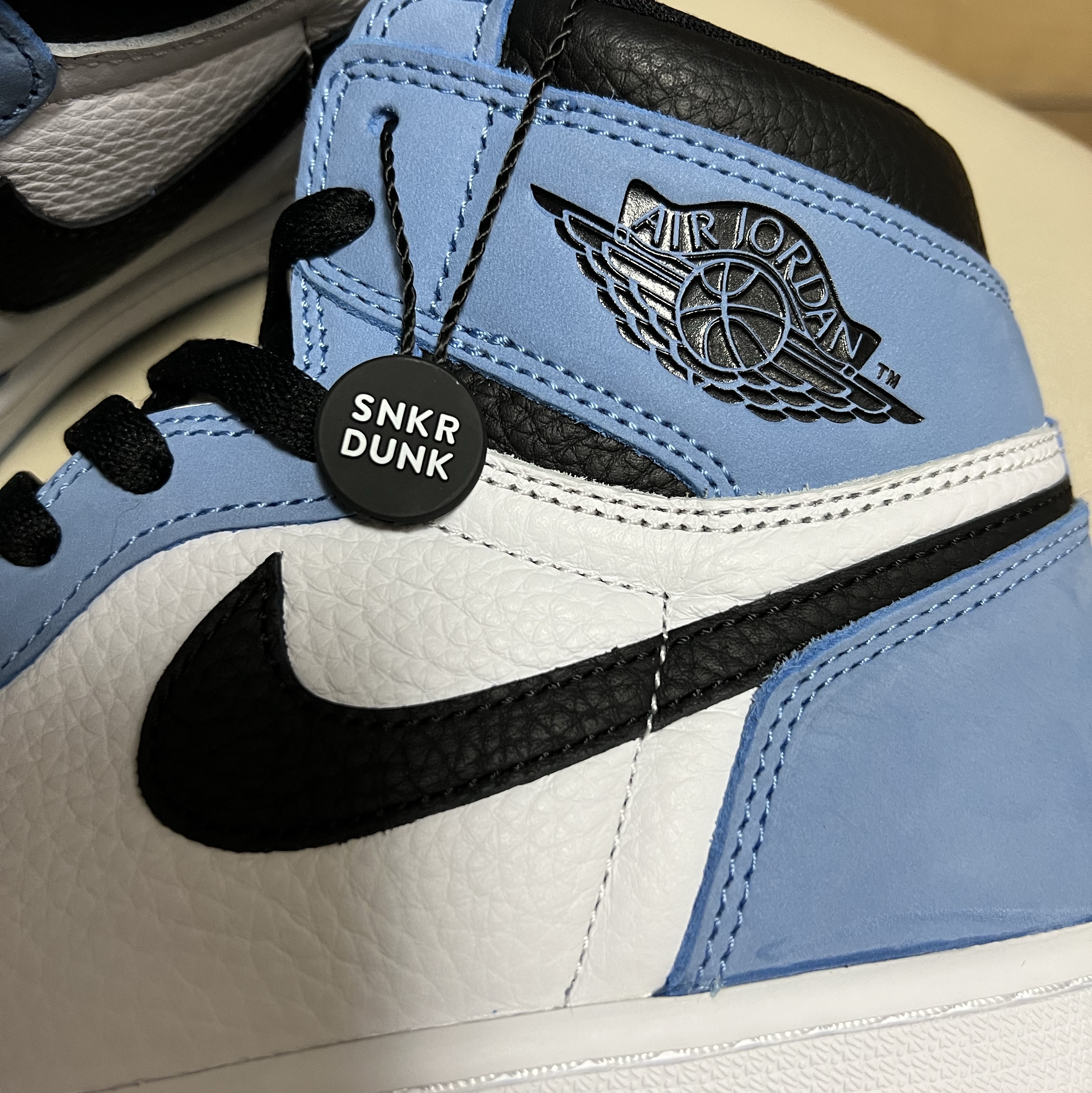 Jordan 1 Retro High OG University Blue 착용 스타일 - 1