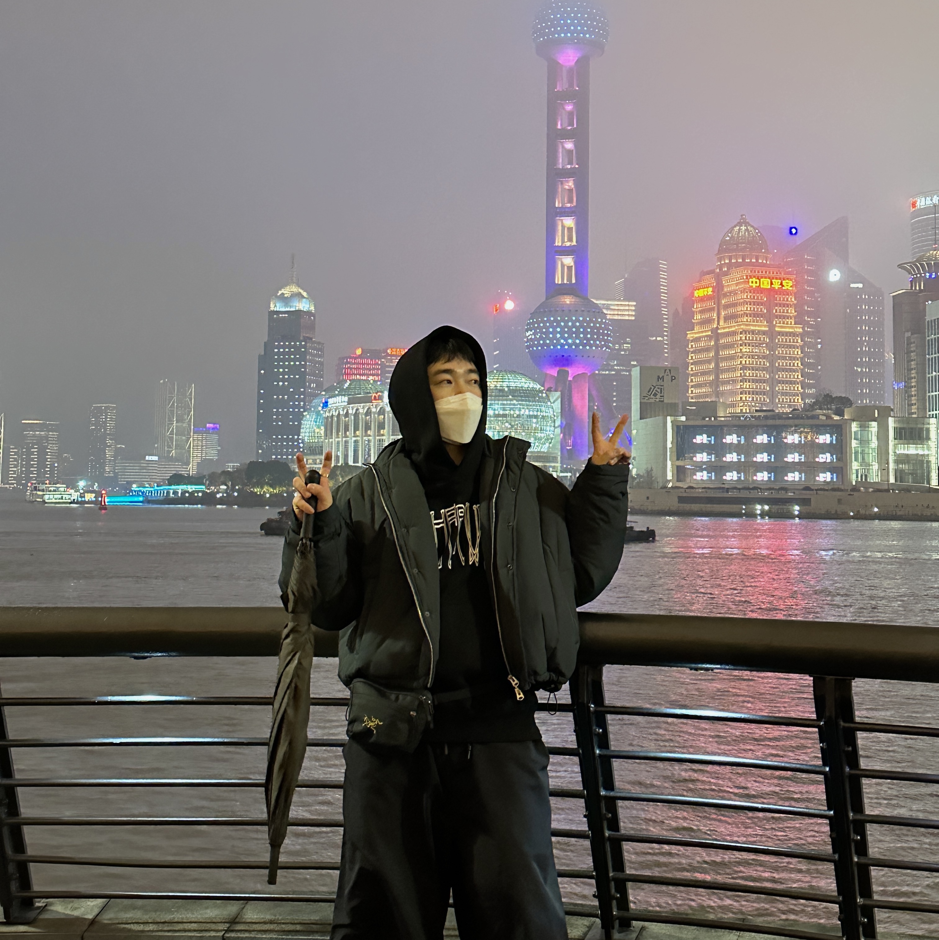 Netherworld Hoodie Black, Arc'teryx Mantis 2 Waistpack 24K Black 착용 스타일