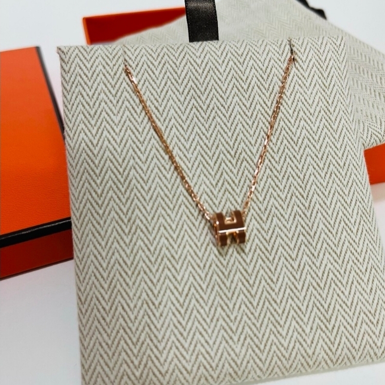 (W) Hermes Mini Pop H Pendant Palladium & New Gold 착용 스타일 - 3