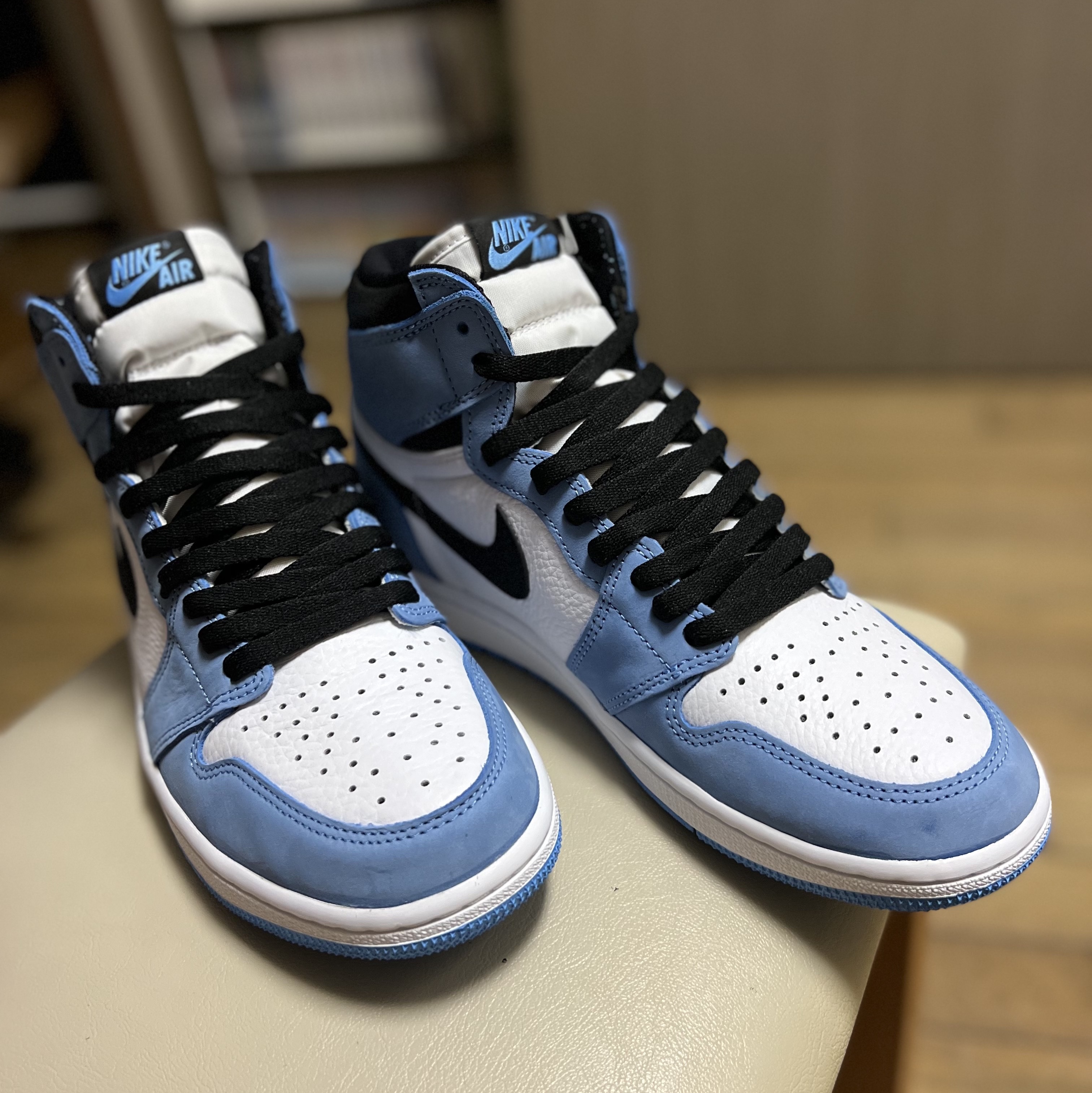 Jordan 1 Retro High OG University Blue 착용 스타일 - 2