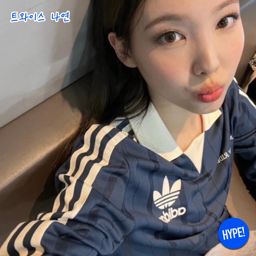 (W) Adidas x Sporty & Rich Long Sleeve Football Jersey Cream White - KR Sizing, Adidas Originals Grapic MRC Long Sleeve Jersey Crew Navy - KR Sizing 착용 스타일 - 4