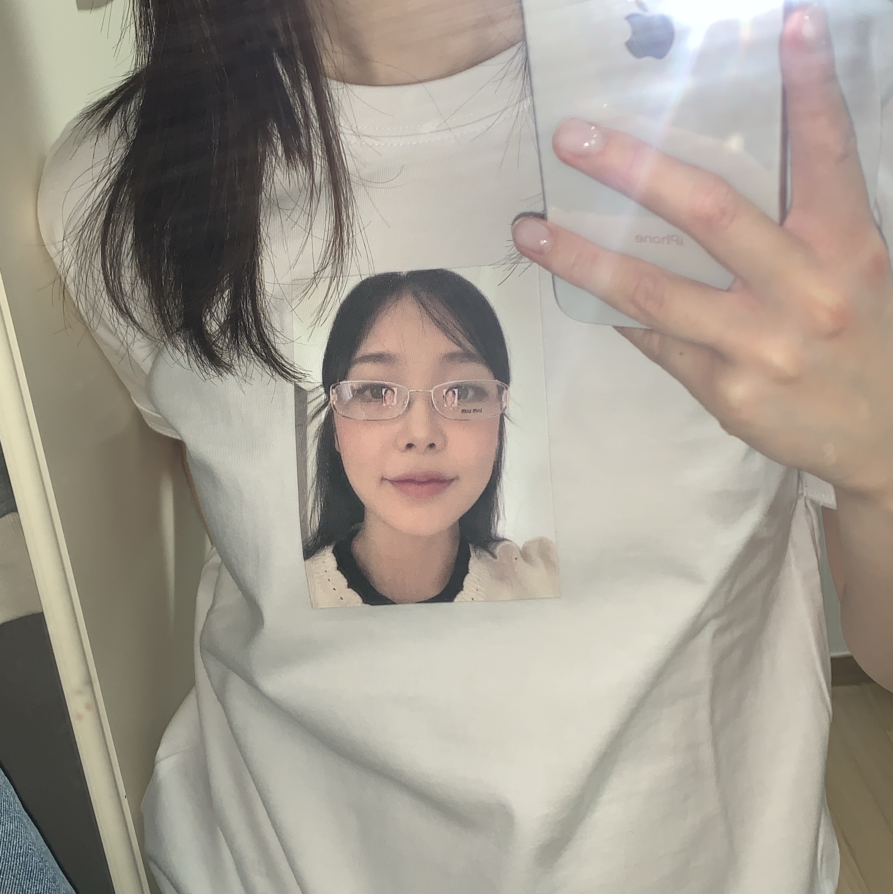 Meenoi T-Shirts Selfie White 착용 스타일