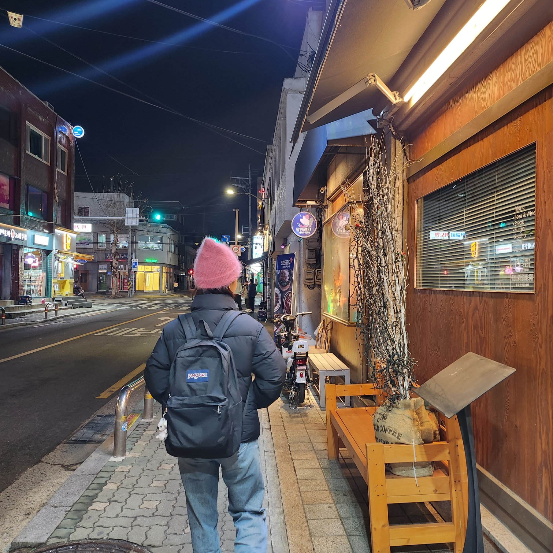 Jansport Crosstown Plus Backpack Black 착용 스타일