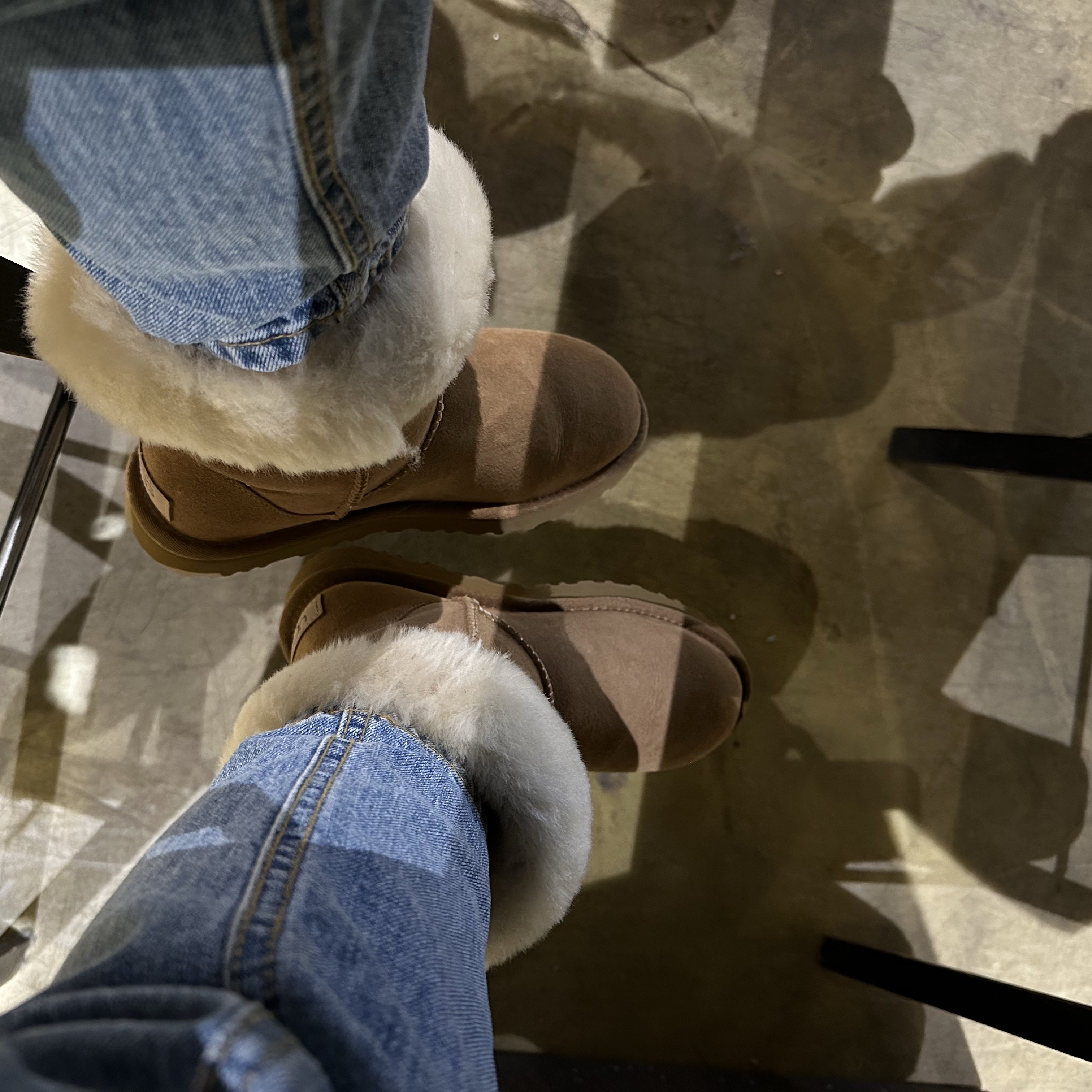 (W) UGG Classic Short II Boots Chestnut 착용 스타일 - 2