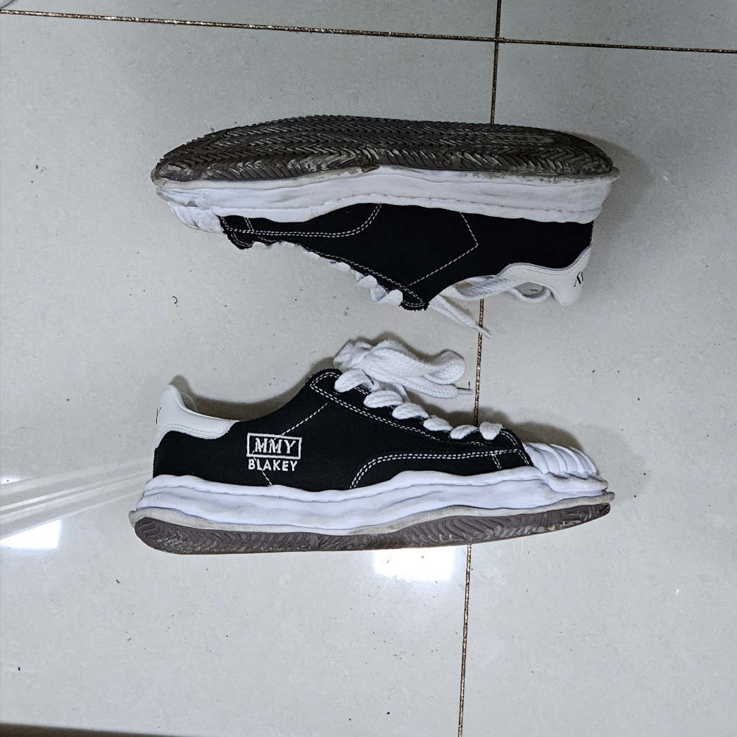 Maison Mihara Yasuhiro Blakey OG Sole Canvas Low-top Sneakers Black White 착용 스타일