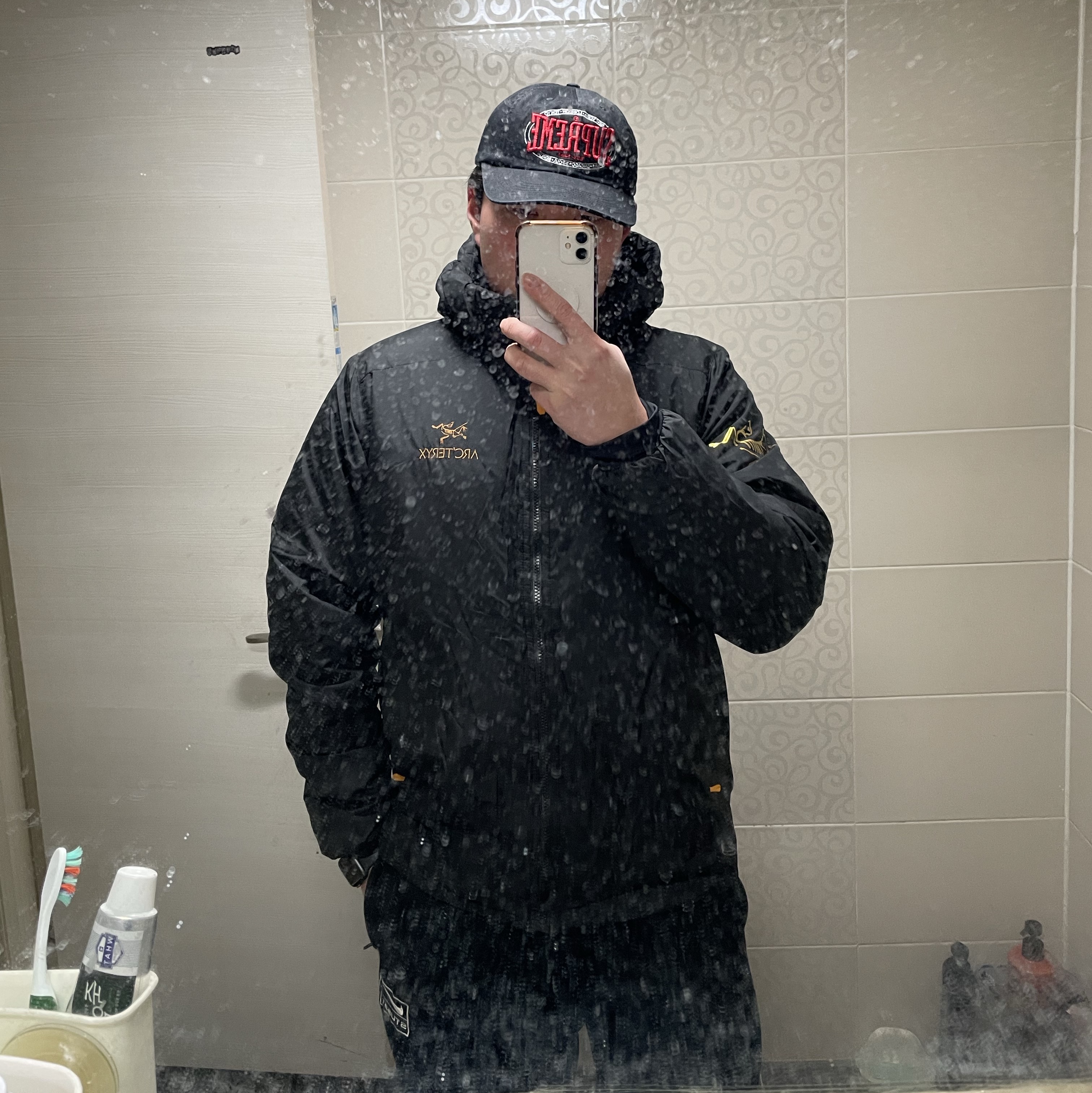 Arc'teryx x Beams Atom AR Hoody Black Gold, Supreme Warm Up 6-Panel Black - 23FW 착용 스타일