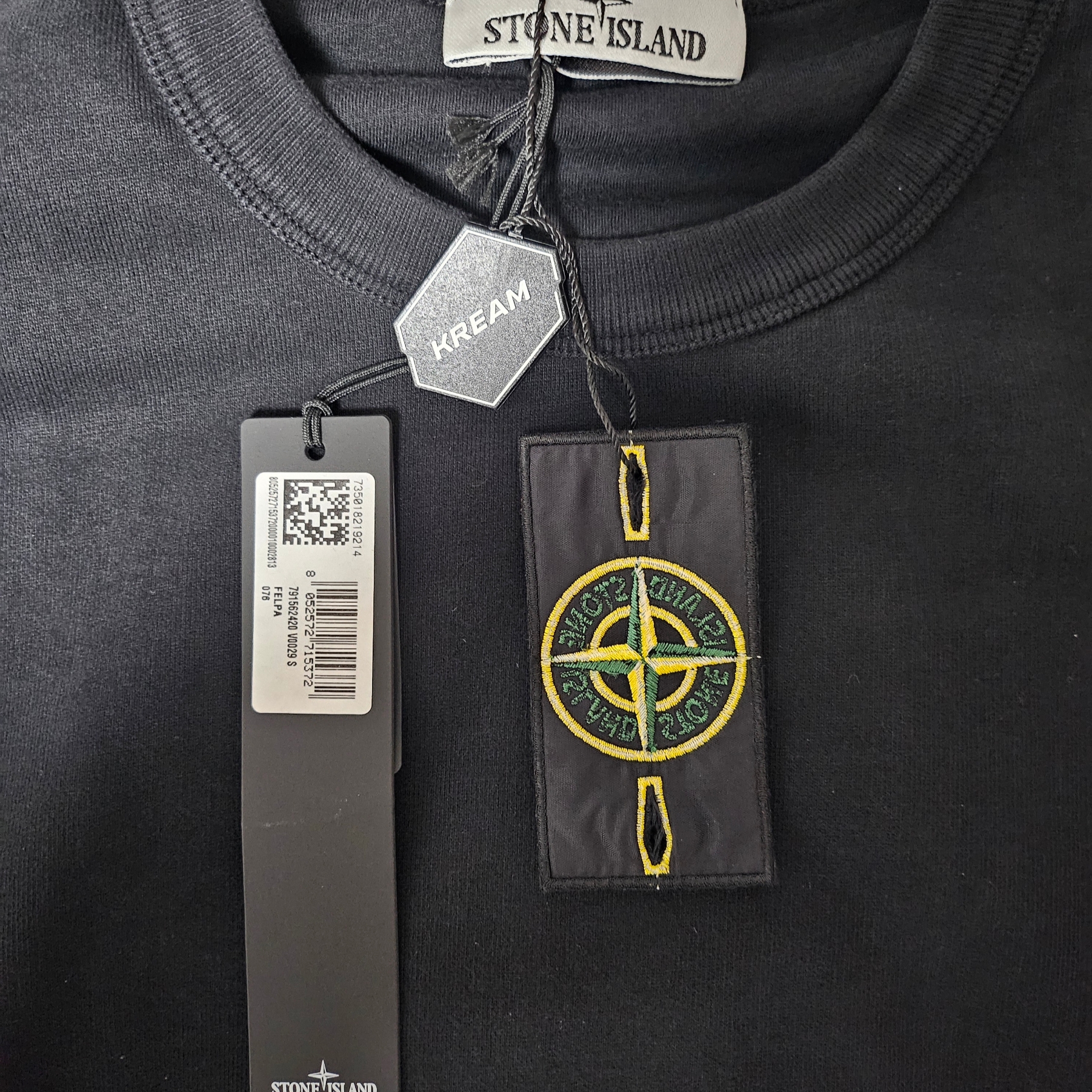 Stone Island 62420 Brushed Cotton Fleece Garment Dyed Crewneck Sweatshirt Black - 23FW 착용 스타일 - 3