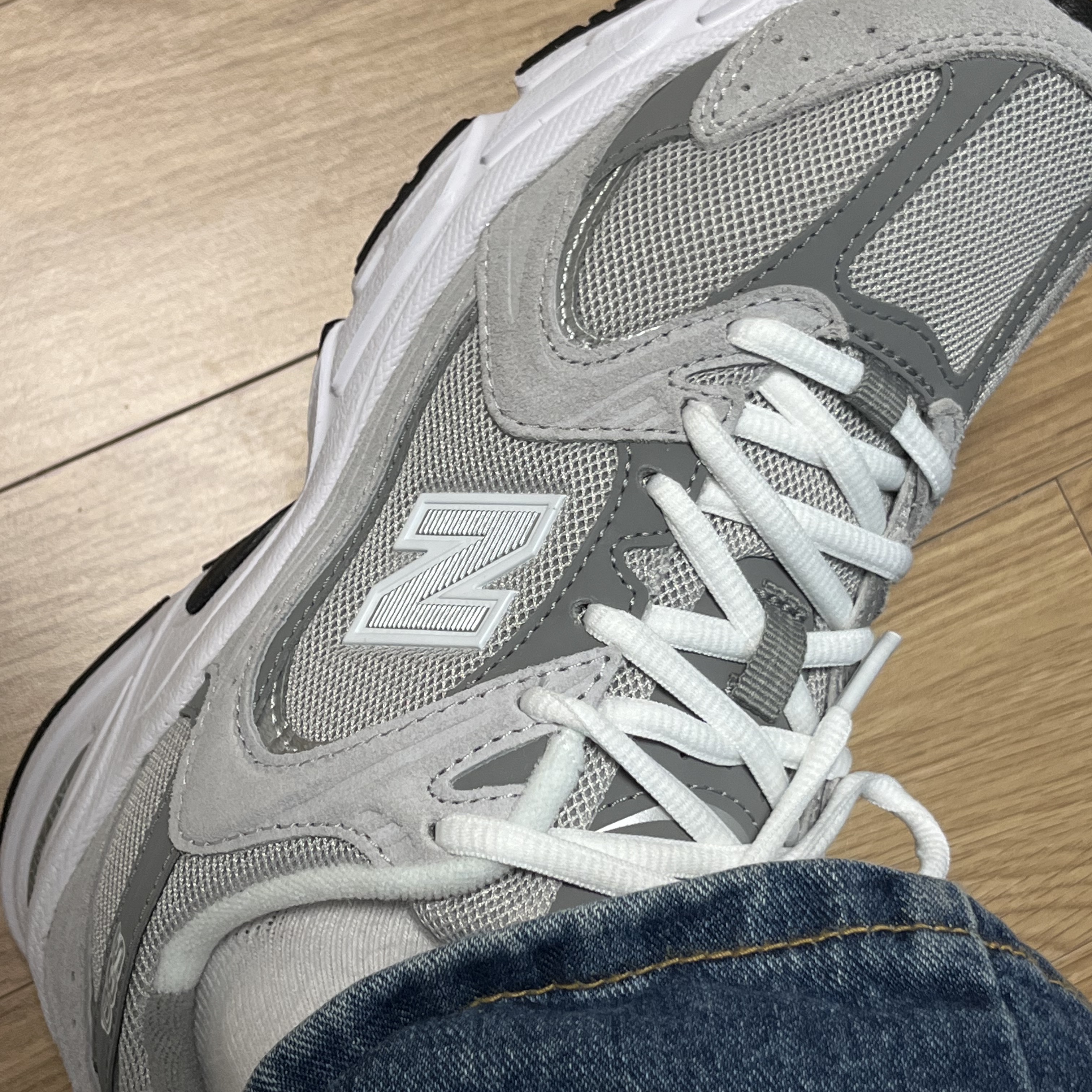 New Balance 530 Grey 착용 스타일
