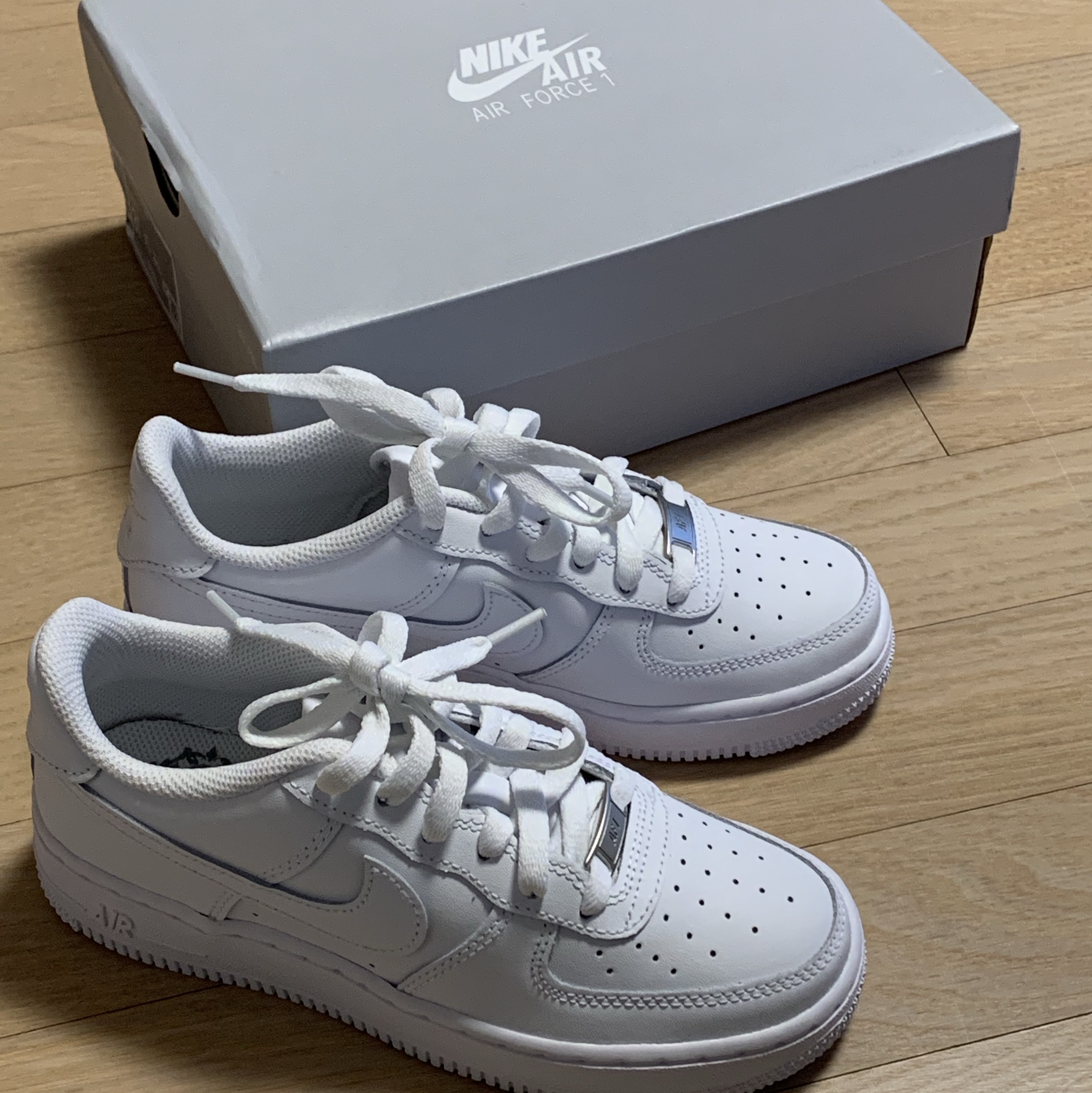 (GS) Nike Air Force 1 LE White 착용 스타일 - 1
