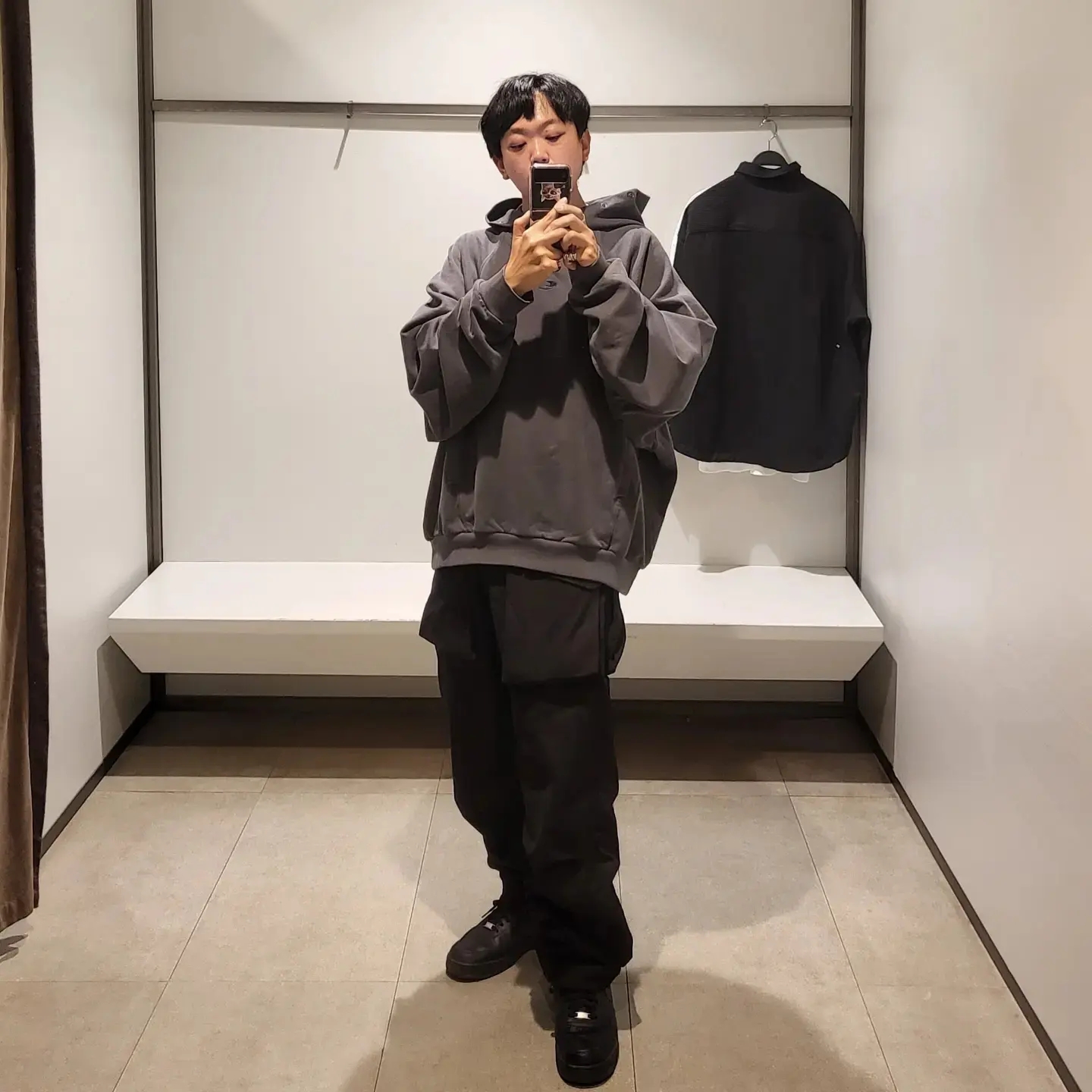 Nike Air Force 1 '07 Low Triple Black 착용 스타일