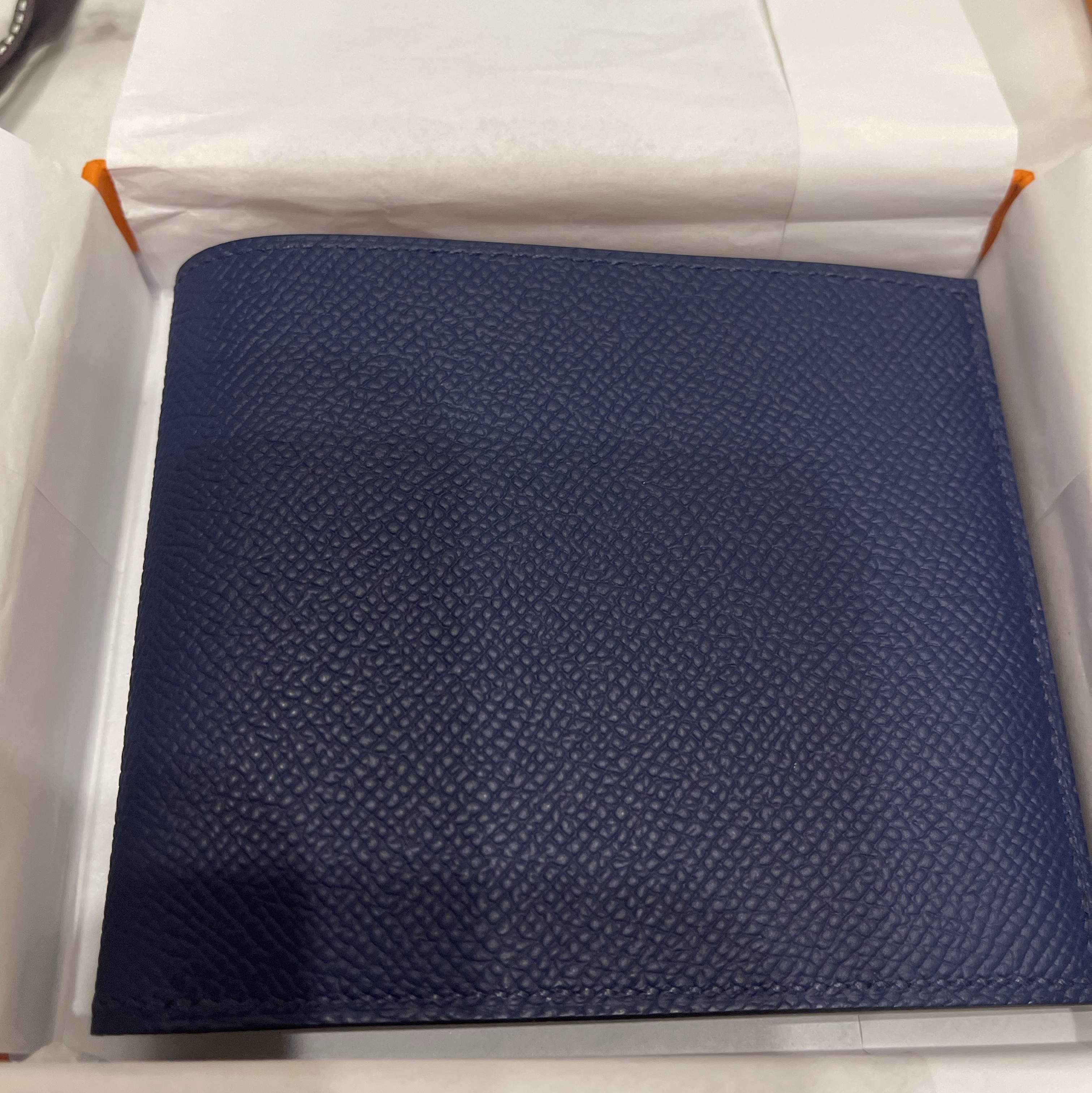Hermes MC² Copernic Jungle Wallet Epsom & Bleu Saphir Orange 착용 스타일 - 1