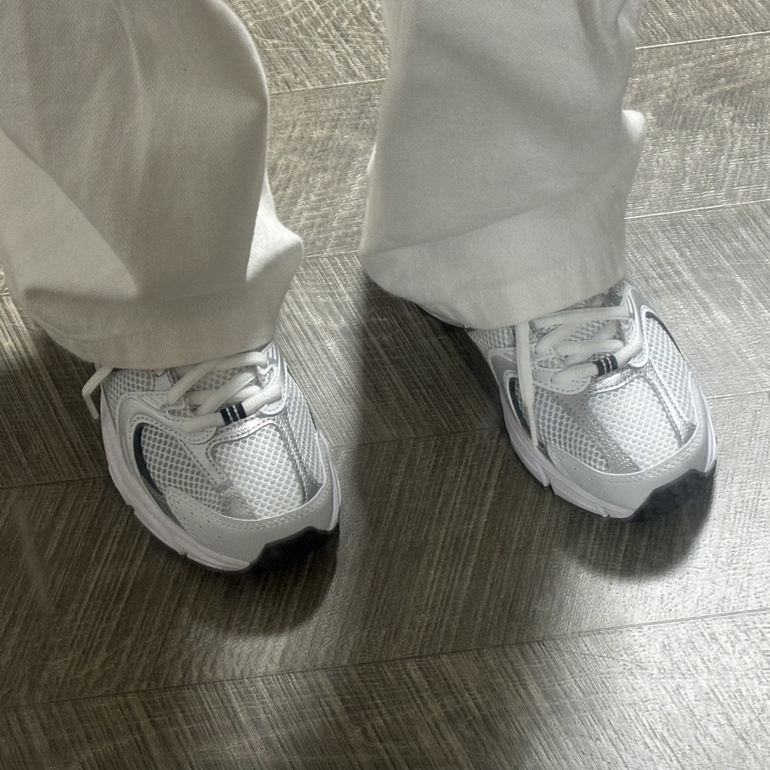 New Balance 530 White 착용 스타일