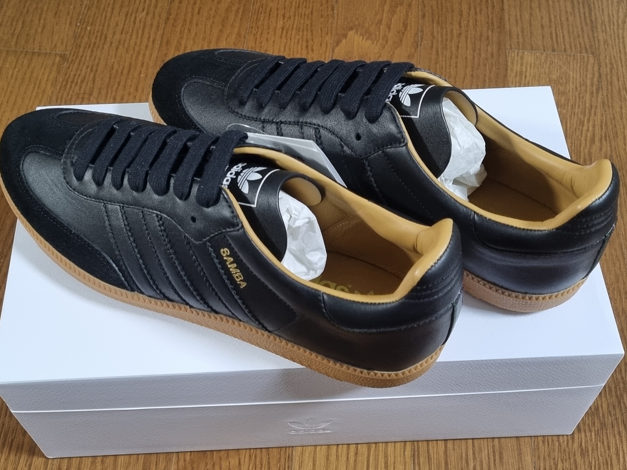 Adidas Samba OG Made in Italy Core Black Gum 착용 스타일 - 4