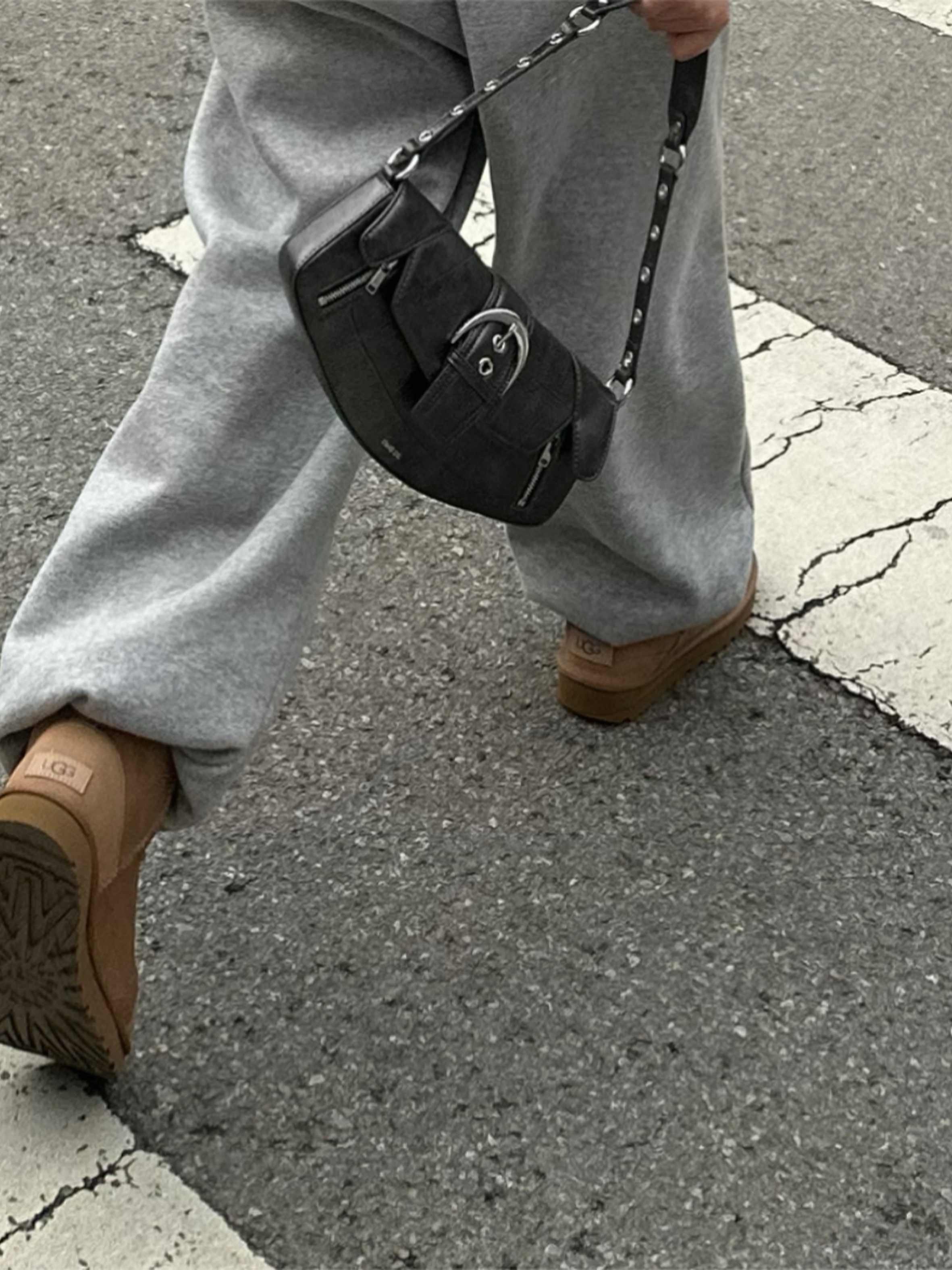 (W) UGG Classic Mini II Boots Chestnut 착용 스타일 - 2