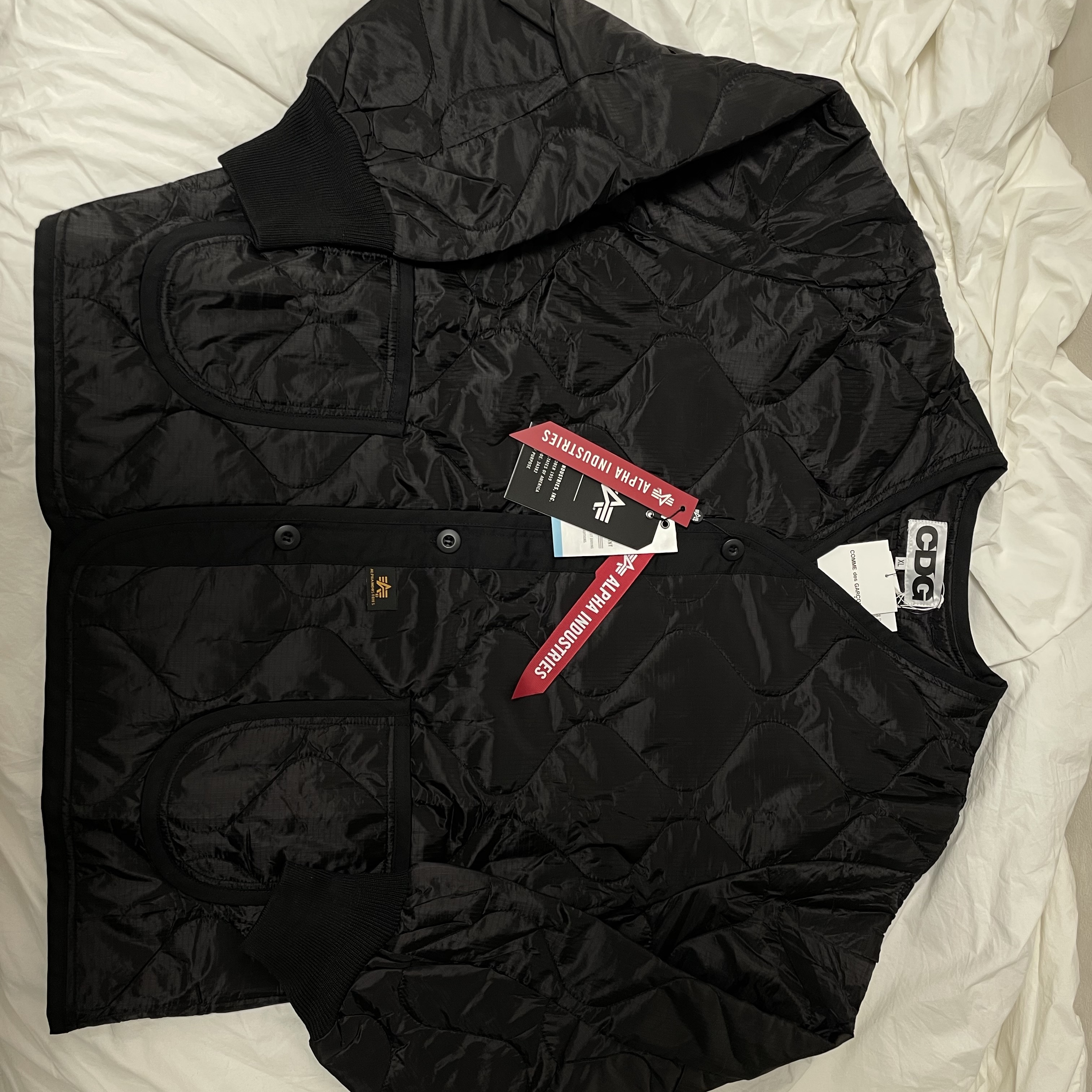 CDG x Alpha Industries Liner Jacket Black, CDG x Alpha Industries Liner Jacket Black 착용 스타일 - 1
