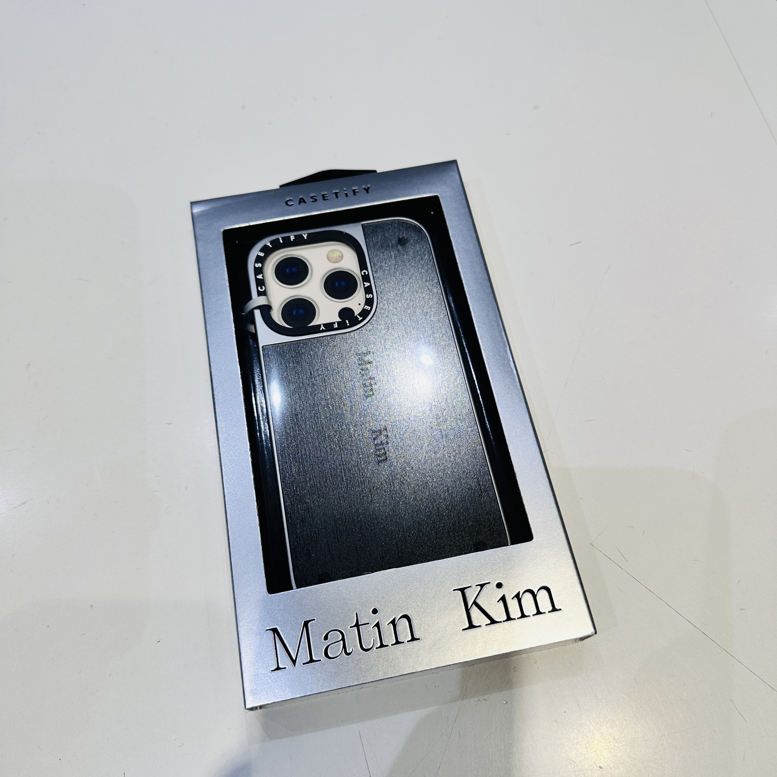 Casetify x Matin Kim iPhone Signature Magsafe Mirror Case Silver 착용 스타일 - 3