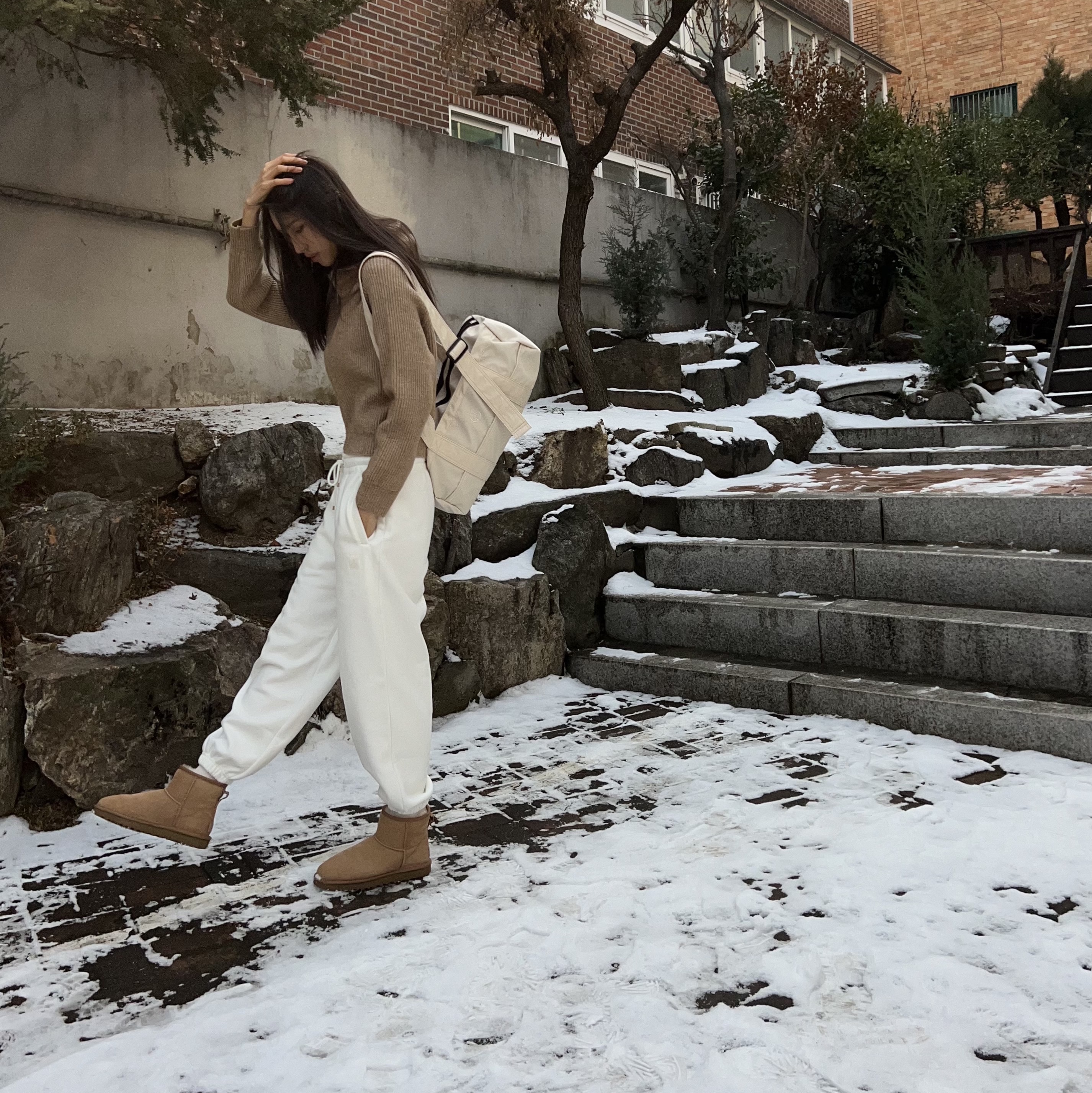 (W) UGG Classic Mini II Boots Chestnut 착용 스타일 - 3