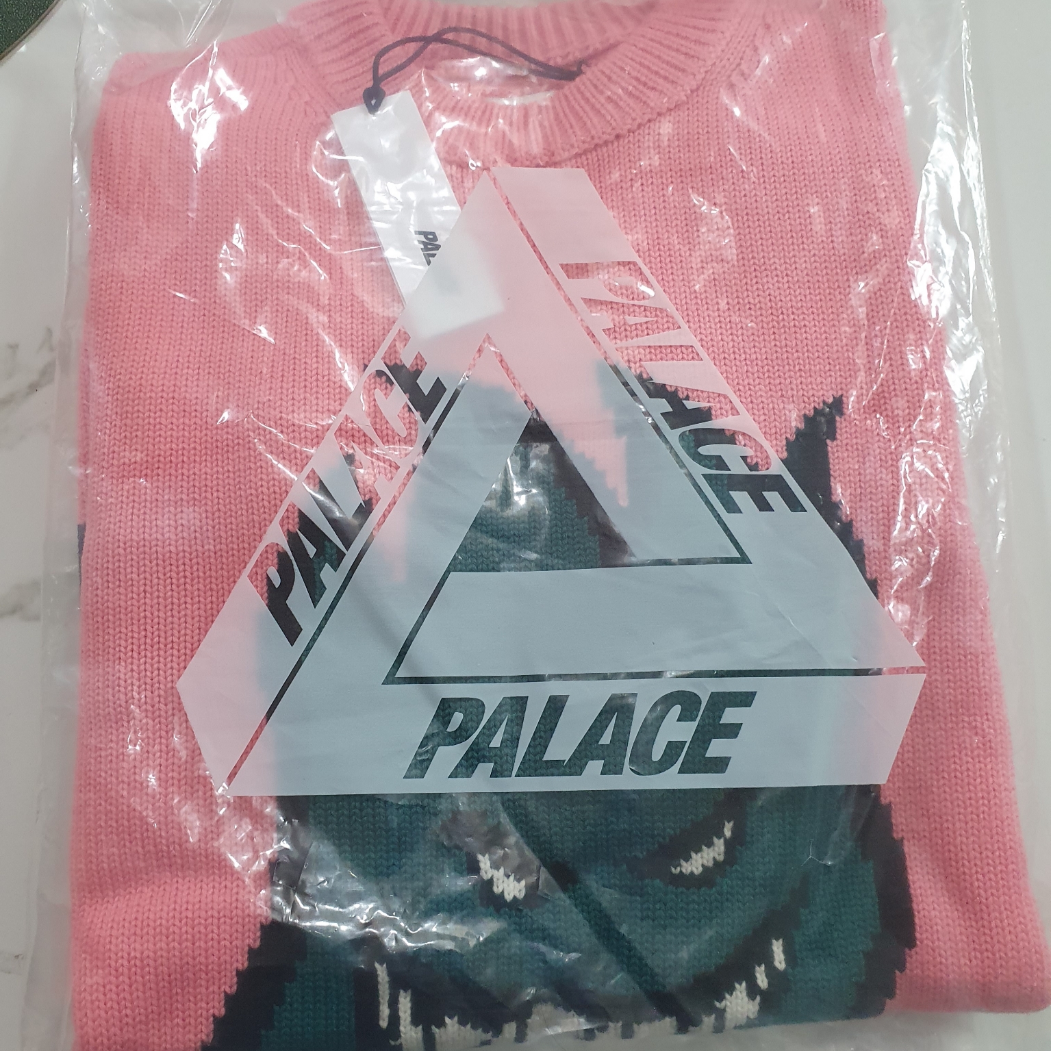 Palace Spitfire Knit Pink - 23SS 착용 스타일 - 3