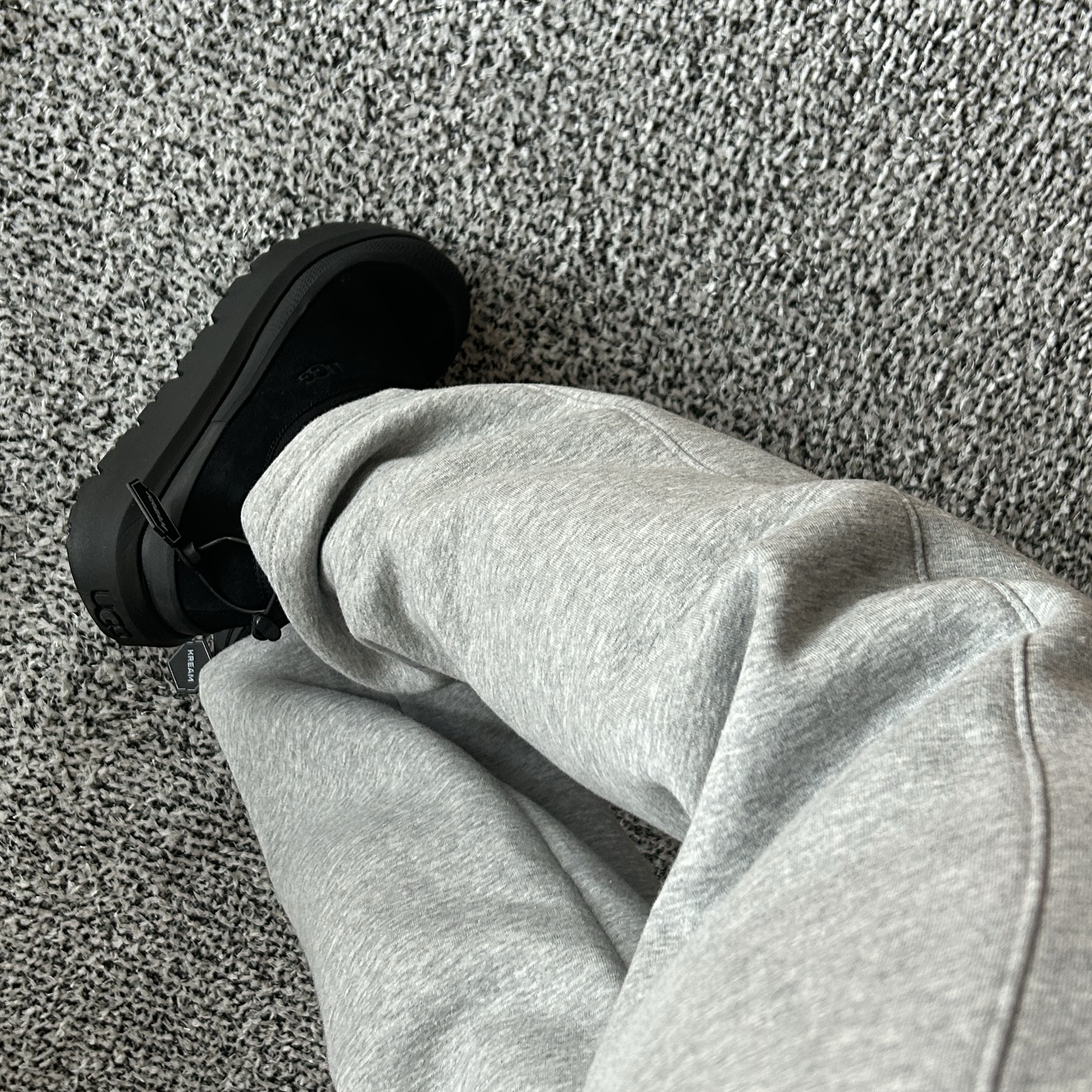 UGG Tasman Weather Hybrid Black 착용 스타일