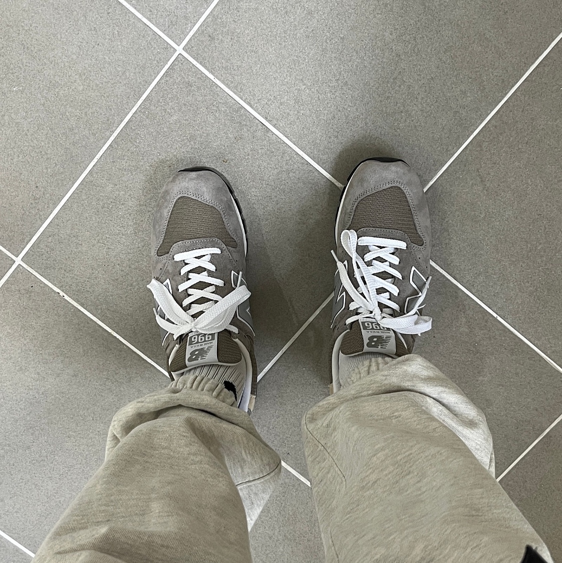 New Balance Made in USA 996 Grey 착용 스타일