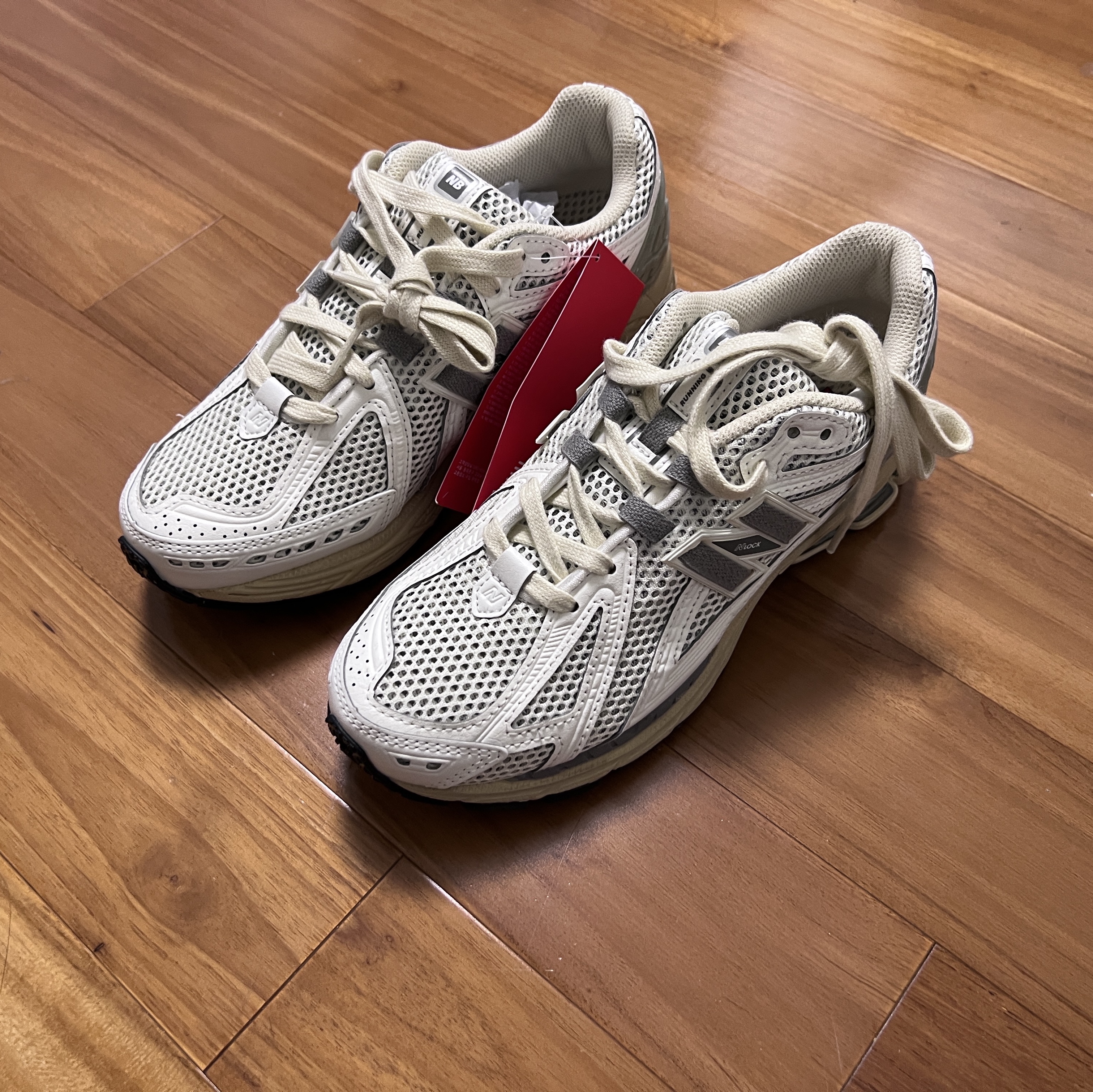 New Balance 1906R White Gray 착용 스타일