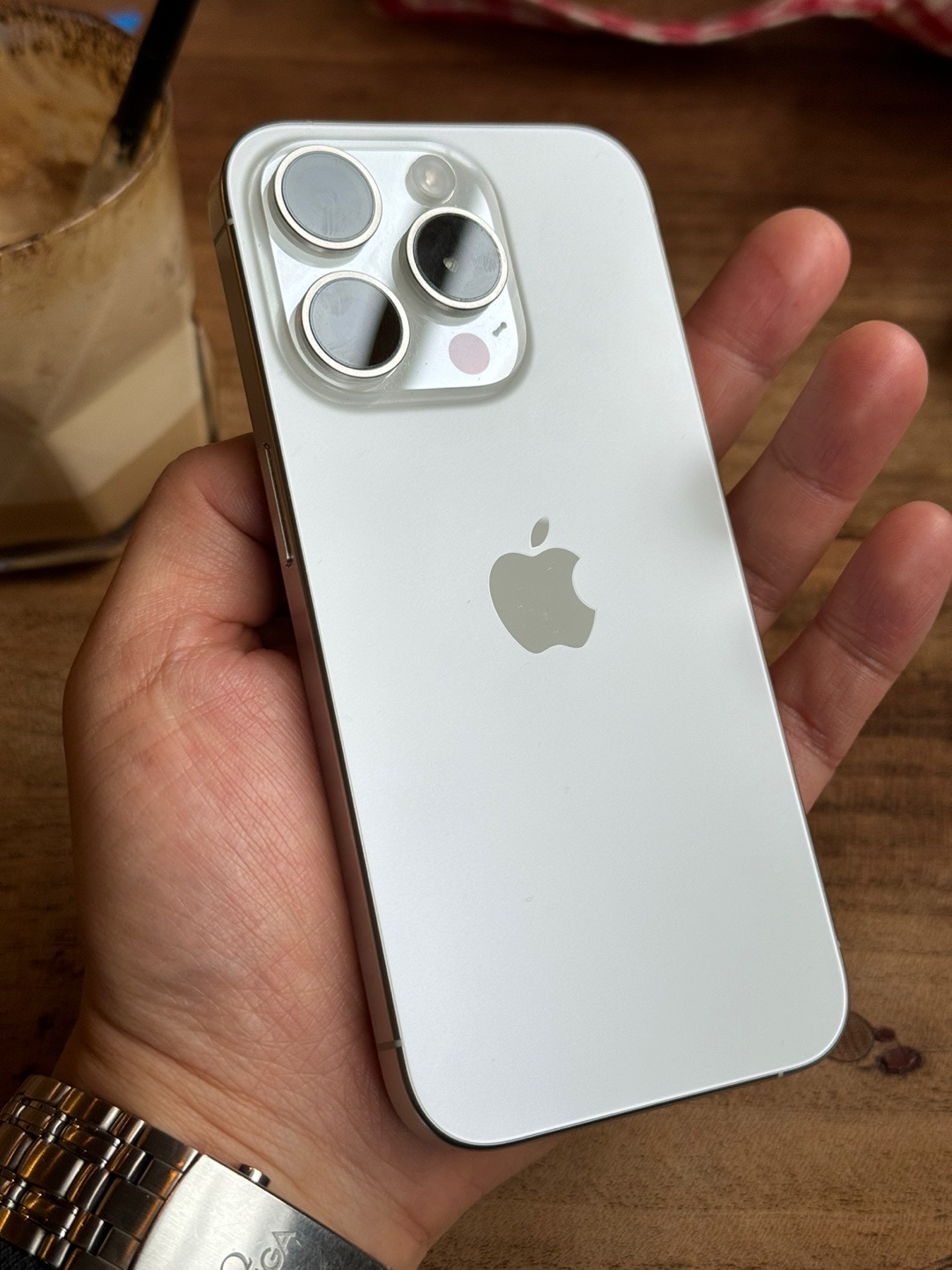Apple iPhone 15 Pro 256GB White Titanium (Korean Ver.) 착용 스타일